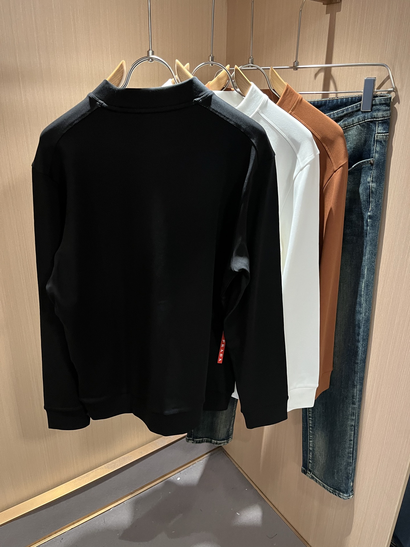 PRAD*A普*达2025秋冬新款男士长袖打底衫，最新款全网独家首上！！~既经典有时尚百搭，谁不爱啊，将