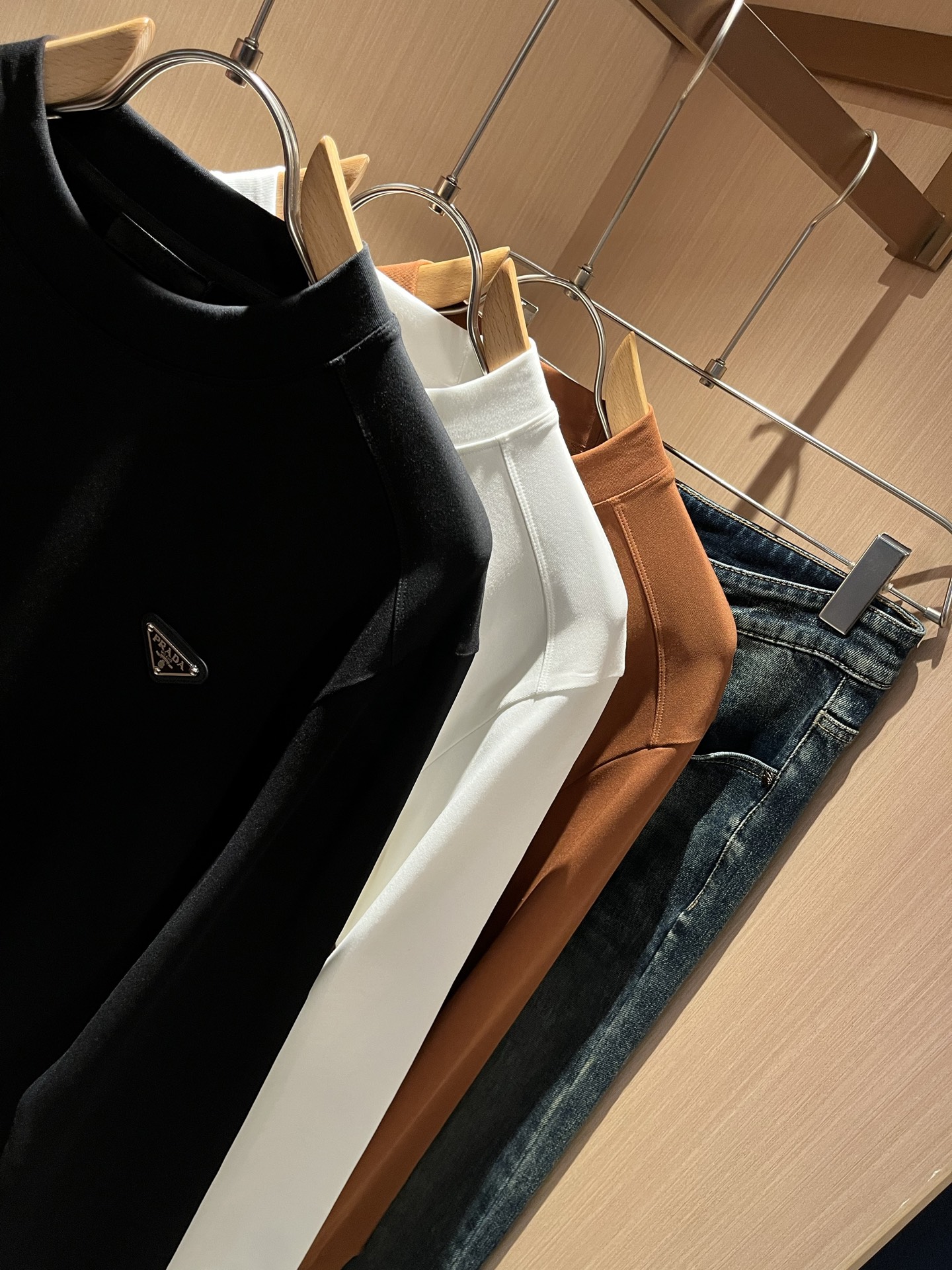 PRAD*A普*达2025秋冬新款男士长袖打底衫，最新款全网独家首上！！~既经典有时尚百搭，谁不爱啊，将