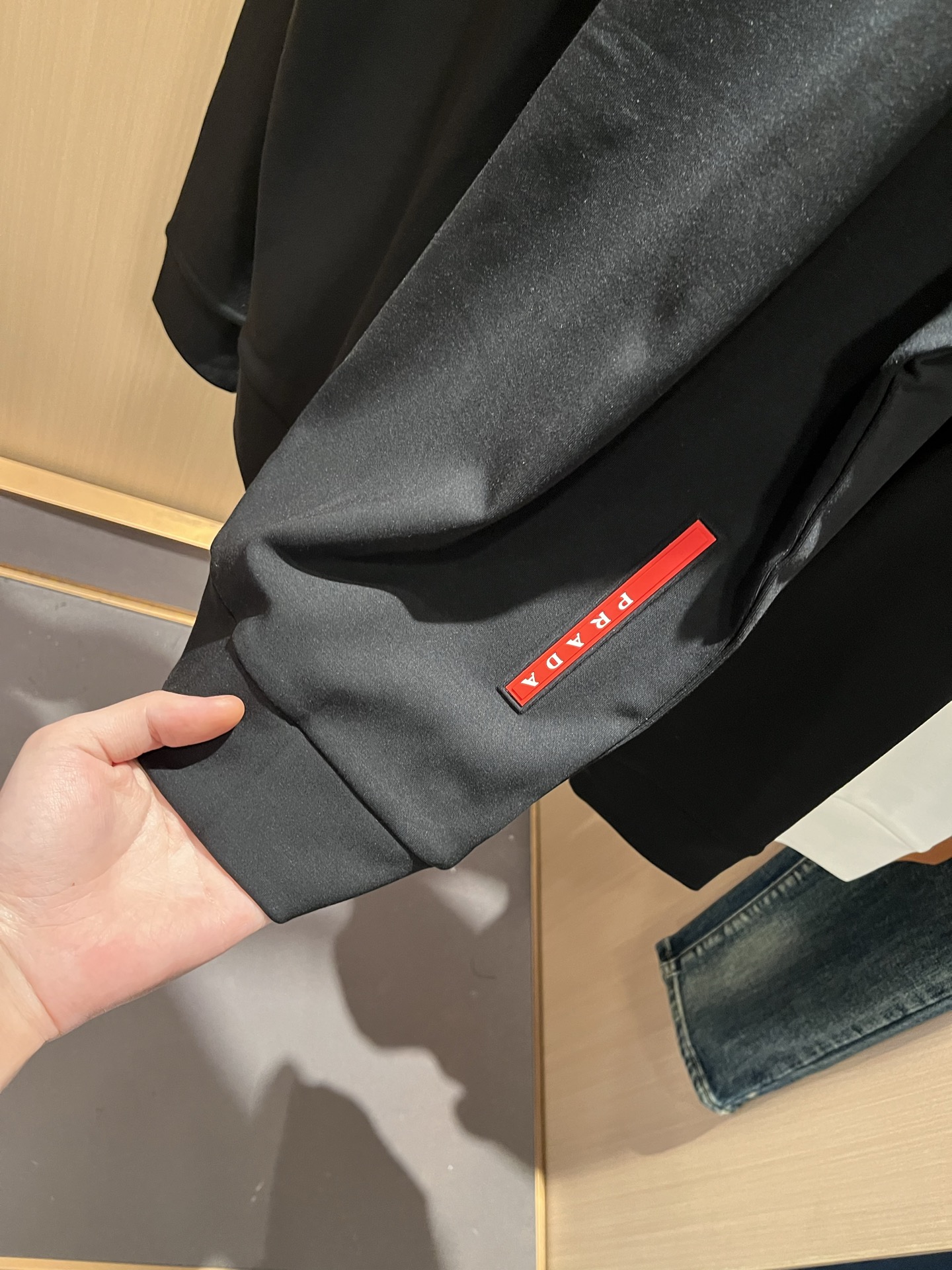 PRAD*A普*达2025秋冬新款男士长袖打底衫，最新款全网独家首上！！~既经典有时尚百搭，谁不爱啊，将