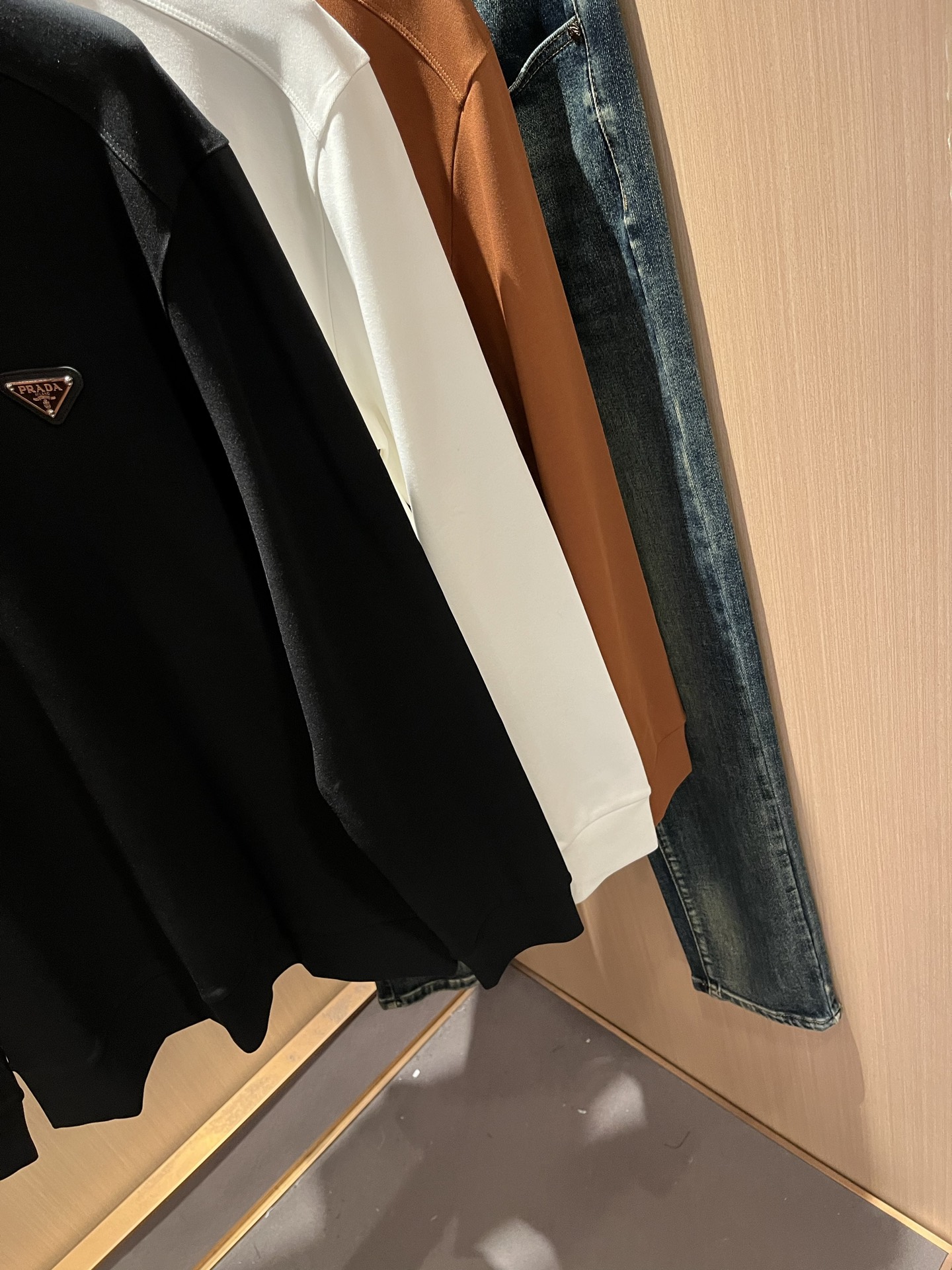 PRAD*A普*达2025秋冬新款男士长袖打底衫，最新款全网独家首上！！~既经典有时尚百搭，谁不爱啊，将