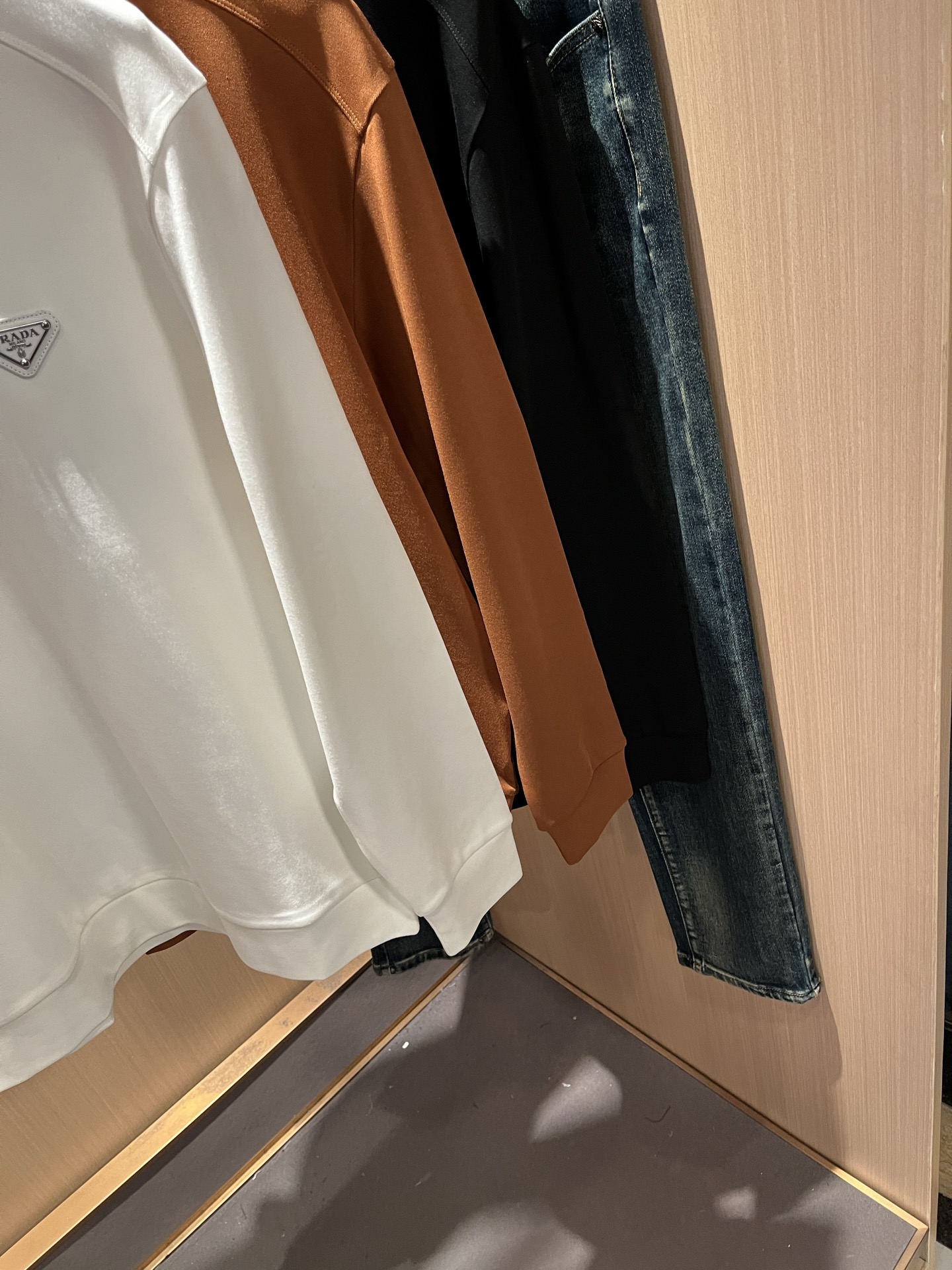 PRAD*A普*达2025秋冬新款男士长袖打底衫，最新款全网独家首上！！~既经典有时尚百搭，谁不爱啊，将