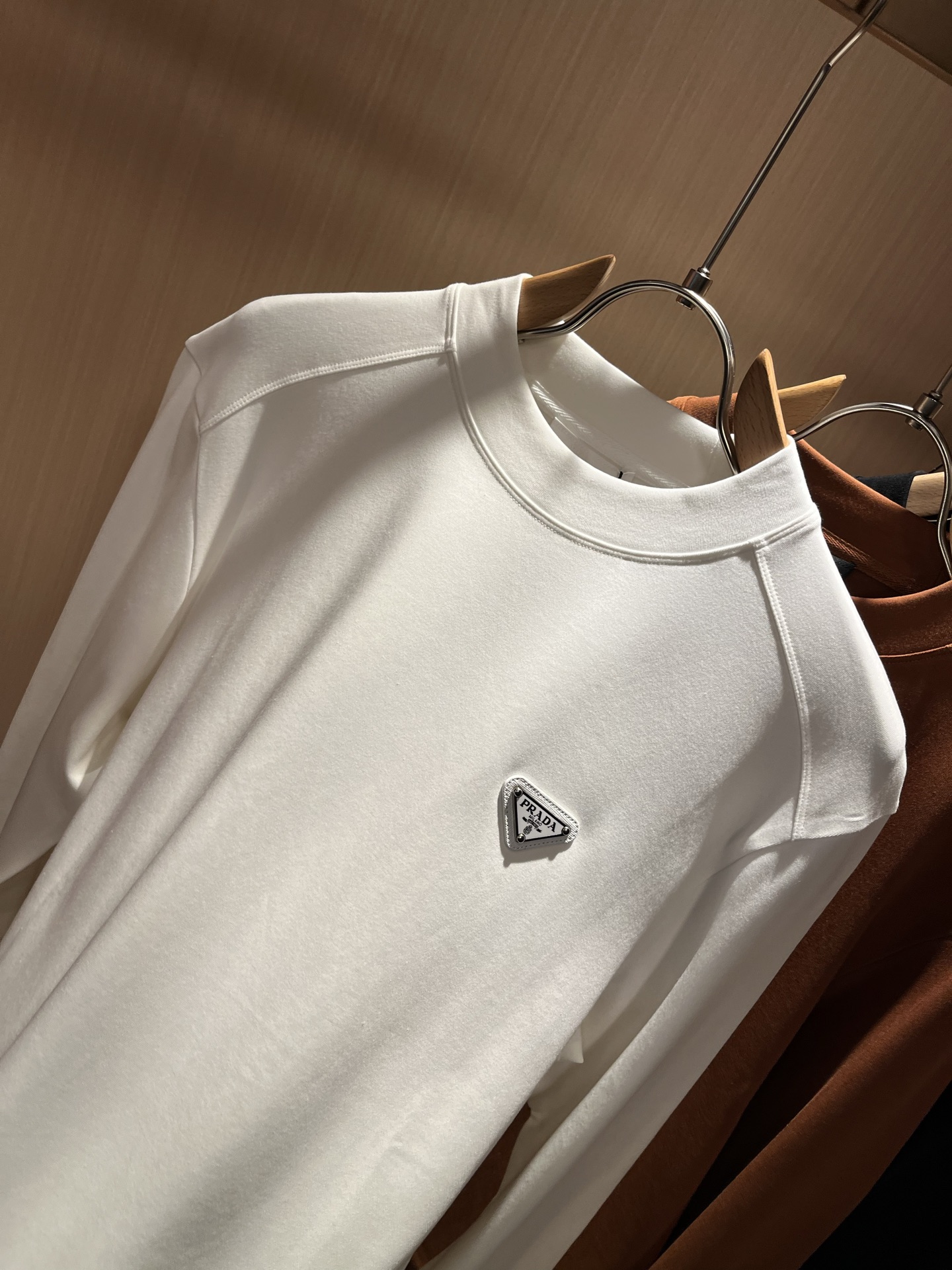 PRAD*A普*达2025秋冬新款男士长袖打底衫，最新款全网独家首上！！~既经典有时尚百搭，谁不爱啊，将