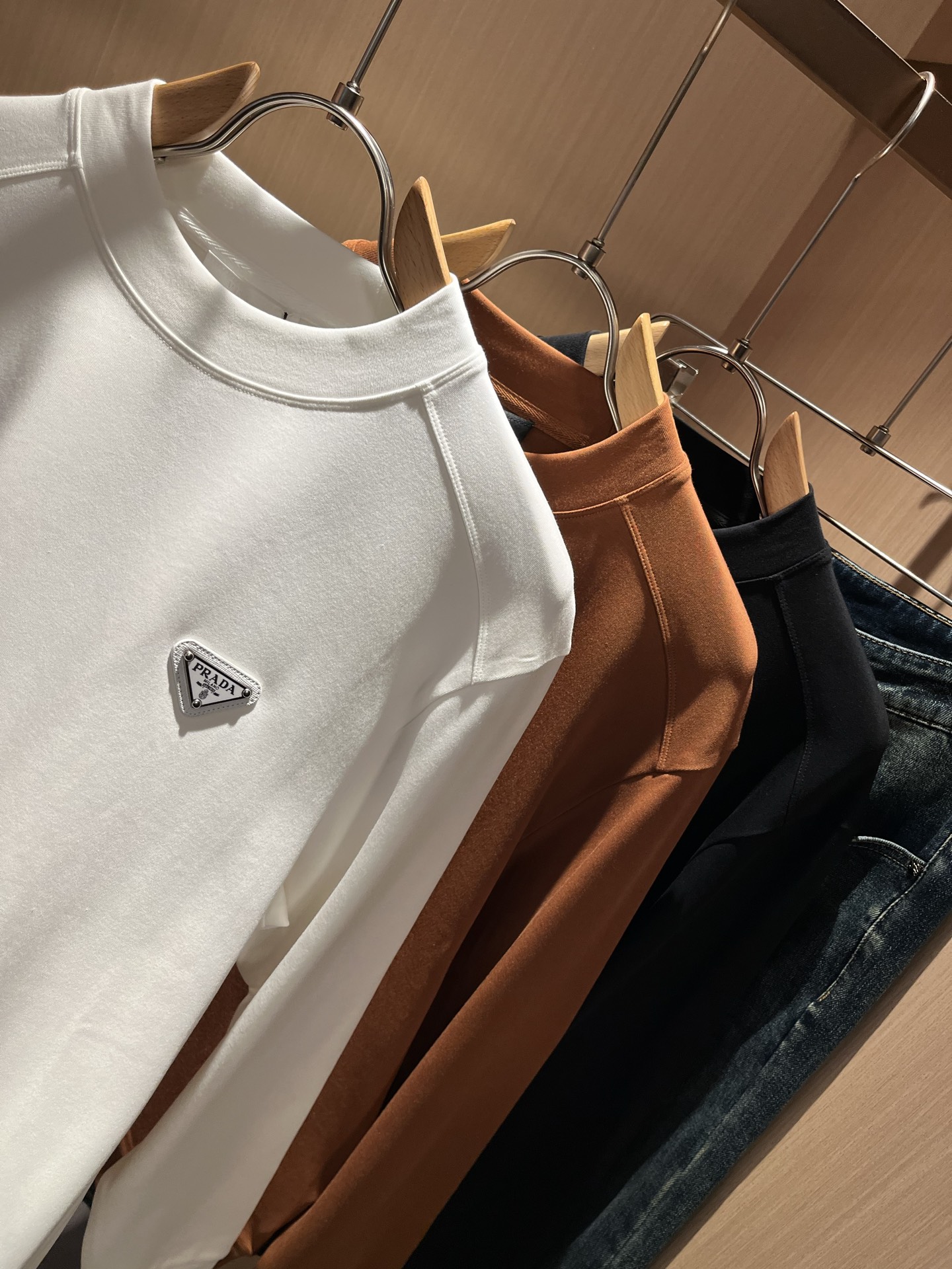 PRAD*A普*达2025秋冬新款男士长袖打底衫，最新款全网独家首上！！~既经典有时尚百搭，谁不爱啊，将