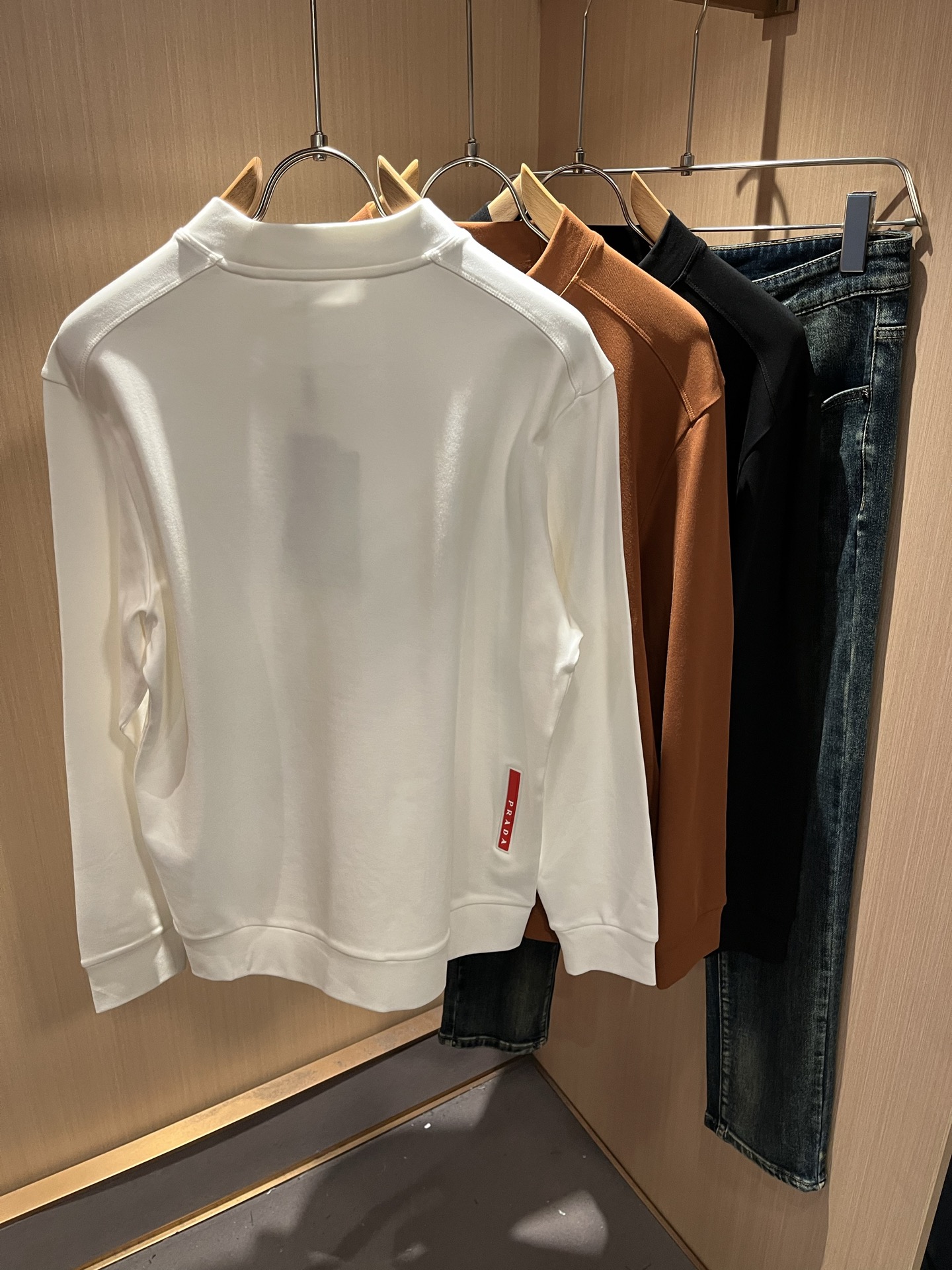 PRAD*A普*达2025秋冬新款男士长袖打底衫，最新款全网独家首上！！~既经典有时尚百搭，谁不爱啊，将