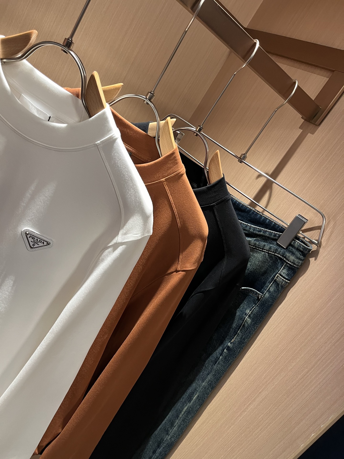 PRAD*A普*达2025秋冬新款男士长袖打底衫，最新款全网独家首上！！~既经典有时尚百搭，谁不爱啊，将