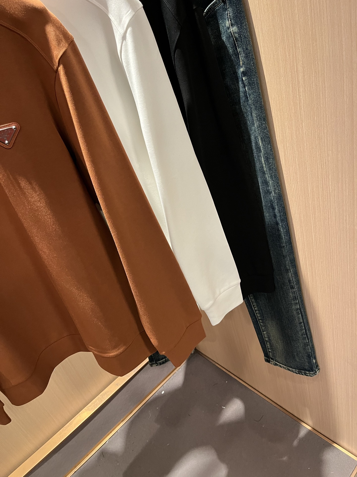 PRAD*A普*达2025秋冬新款男士长袖打底衫，最新款全网独家首上！！~既经典有时尚百搭，谁不爱啊，将