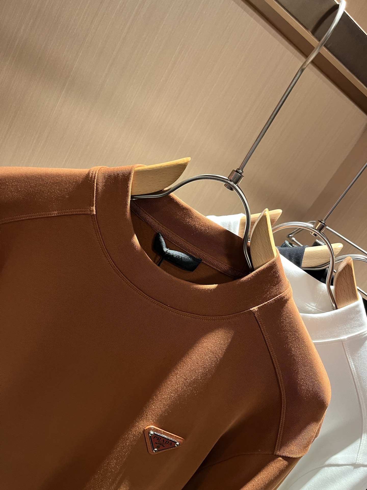 PRAD*A普*达2025秋冬新款男士长袖打底衫，最新款全网独家首上！！~既经典有时尚百搭，谁不爱啊，将