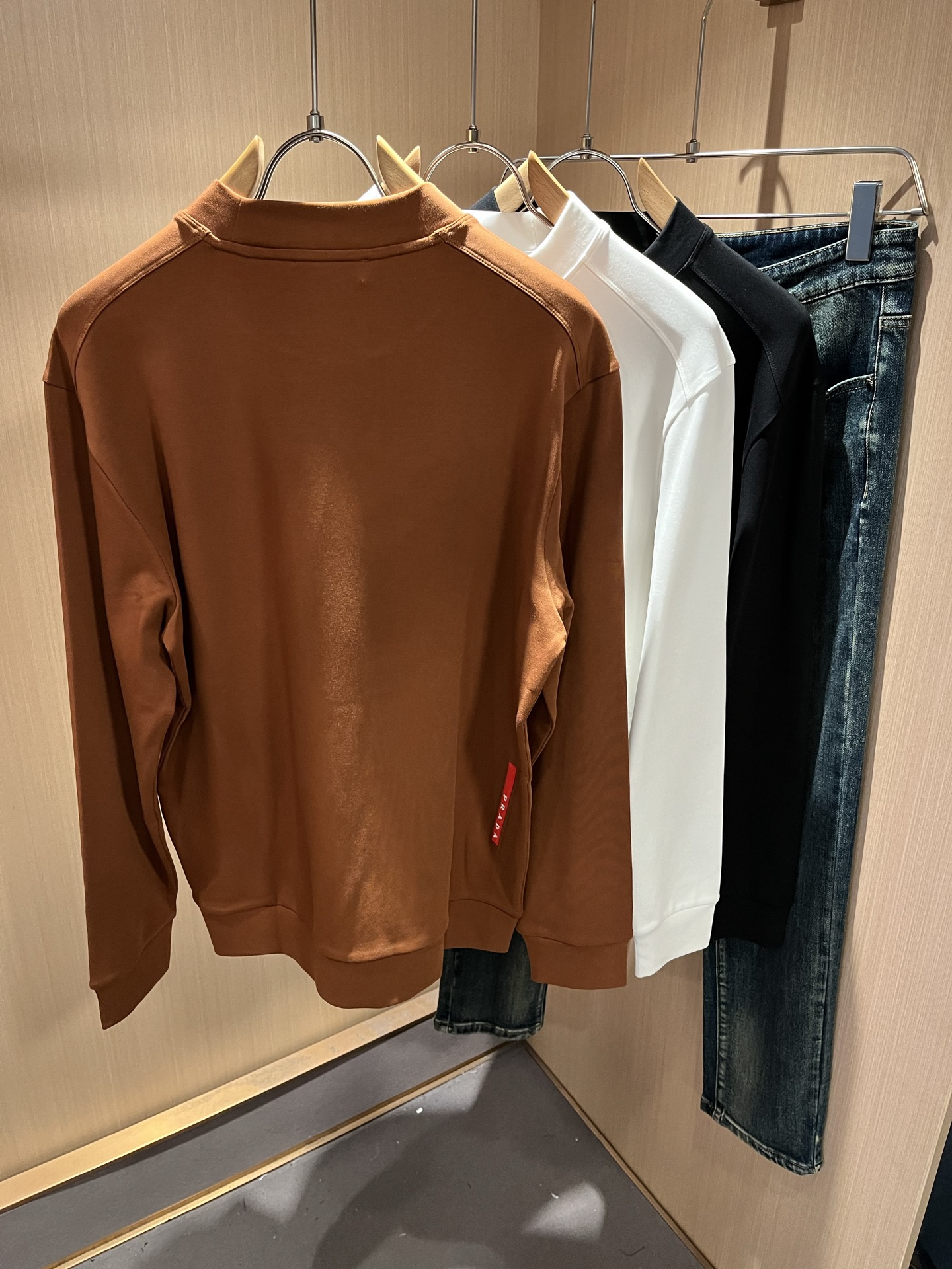 PRAD*A普*达2025秋冬新款男士长袖打底衫，最新款全网独家首上！！~既经典有时尚百搭，谁不爱啊，将