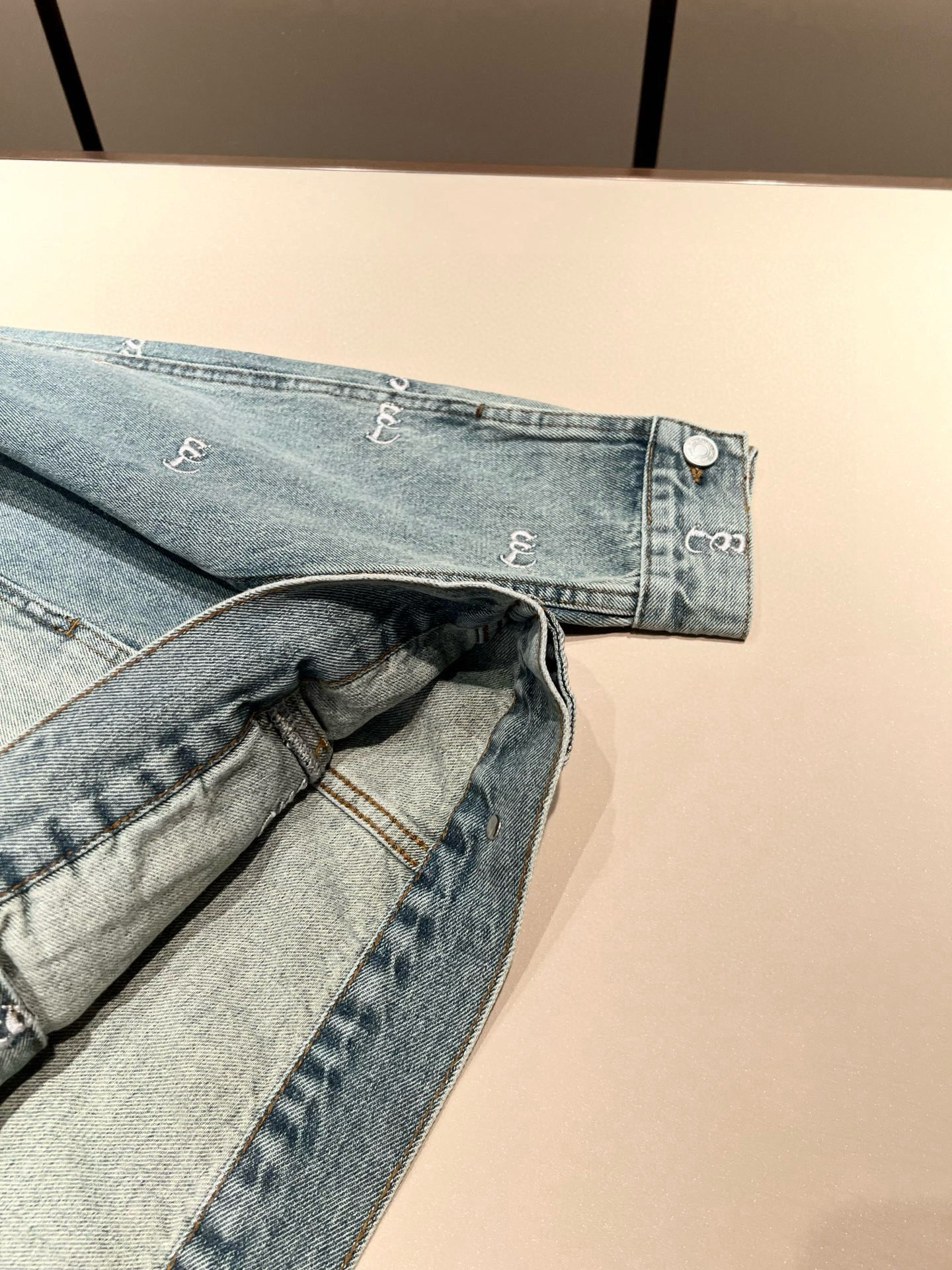 Louis Vuit*on 路易*登 2025秋冬新款轻奢男女同款👫牛仔夹克外套，路易家族的新高端，细节