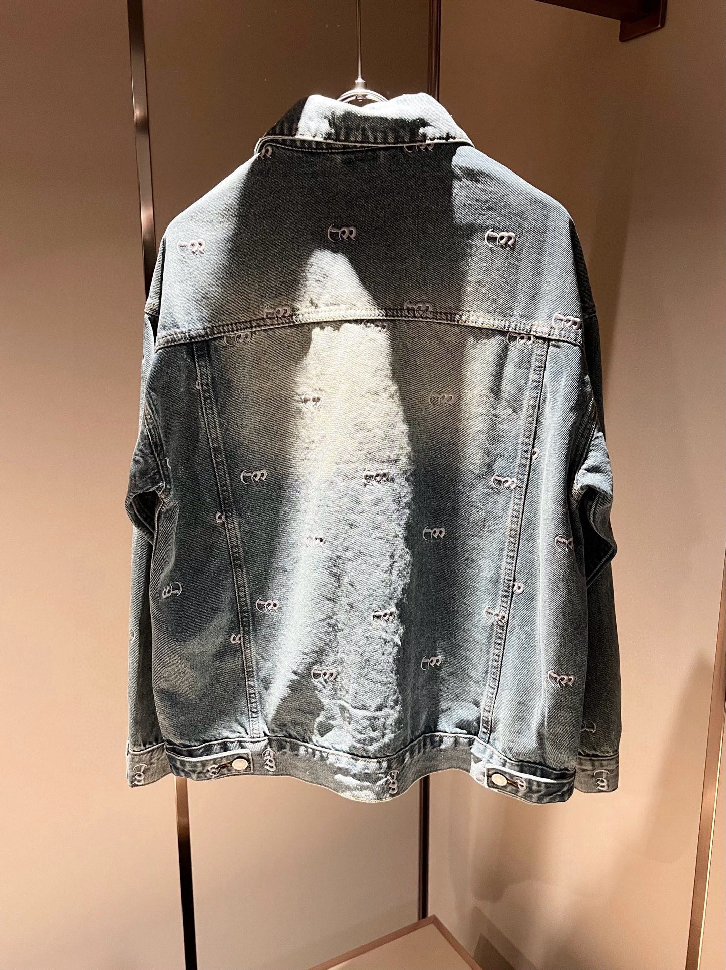 Louis Vuit*on 路易*登 2025秋冬新款轻奢男女同款👫牛仔夹克外套，路易家族的新高端，细节