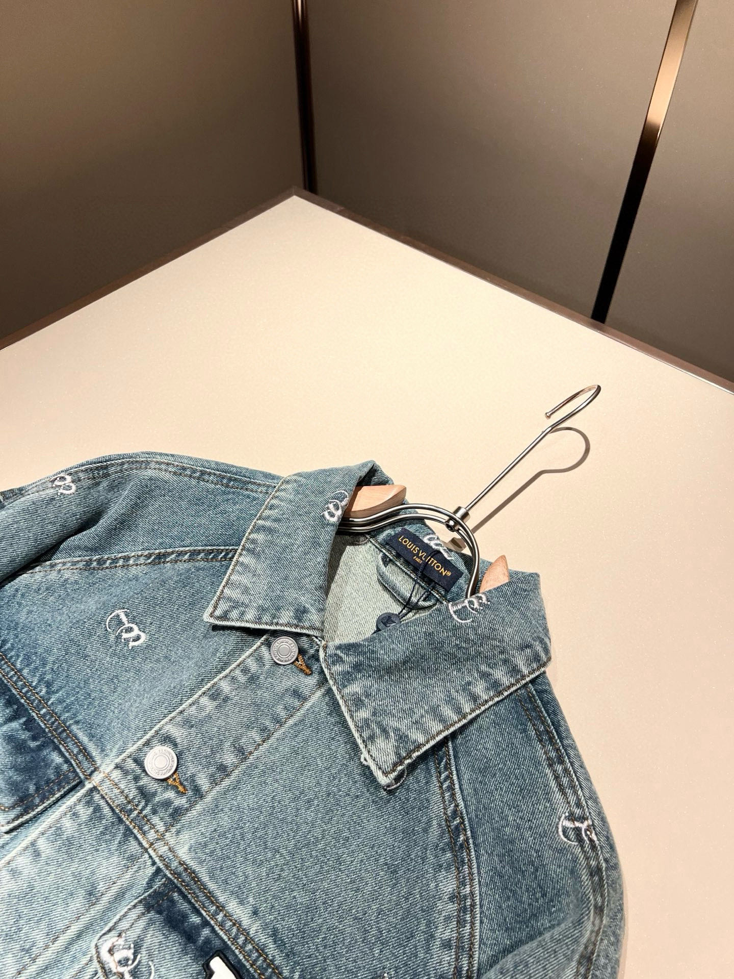 Louis Vuit*on 路易*登 2025秋冬新款轻奢男女同款👫牛仔夹克外套，路易家族的新高端，细节