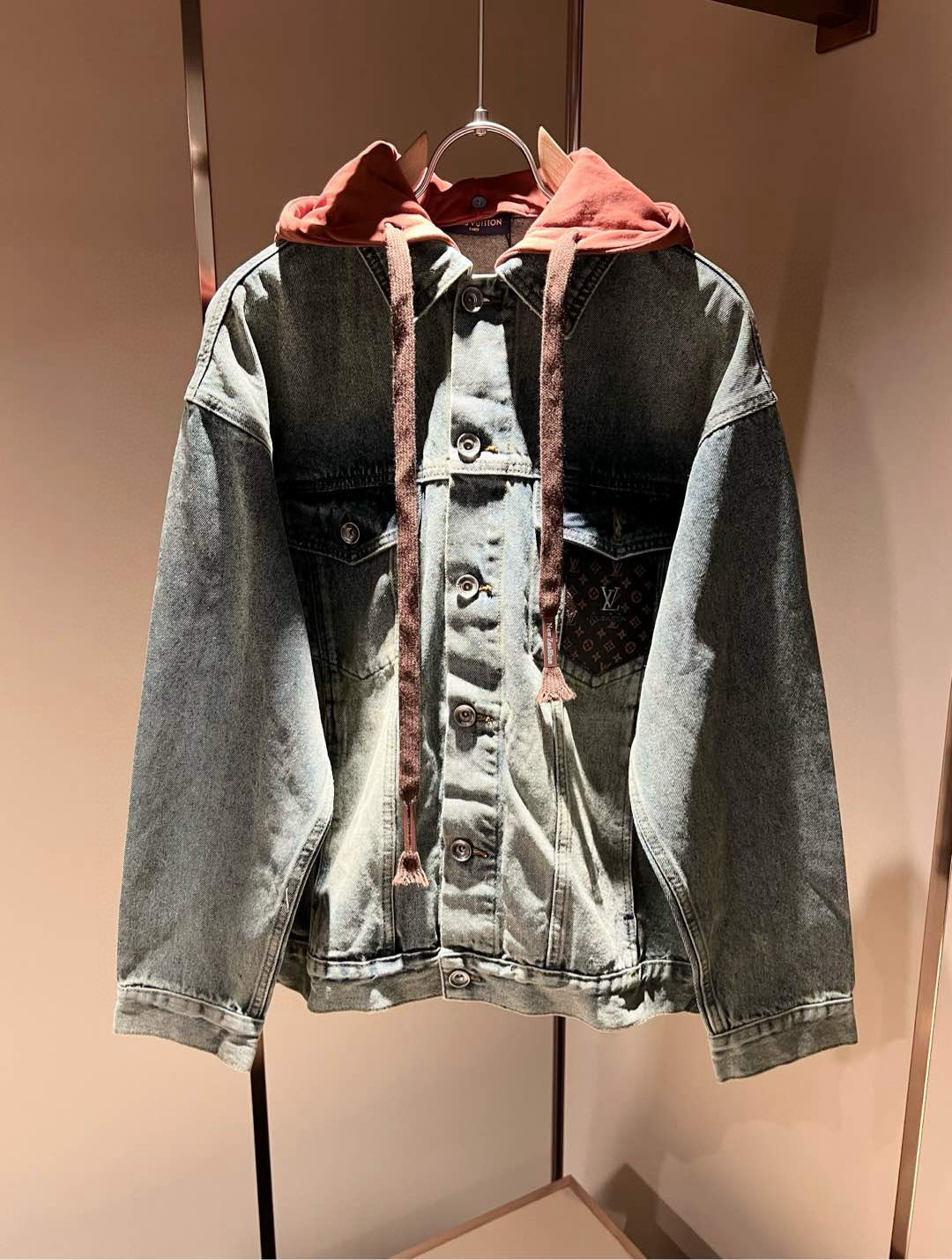Louis Vuit*on 路易*登 2025秋冬新款轻奢男女同款👫牛仔夹克外套，路易家族的新高端，细节