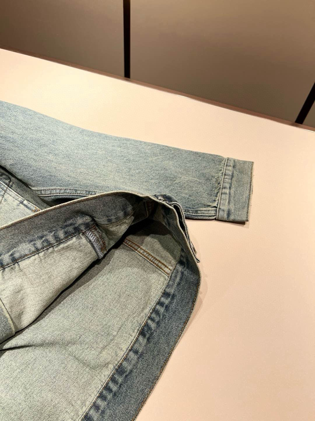 Louis Vuit*on 路易*登 2025秋冬新款轻奢男女同款👫牛仔夹克外套，路易家族的新高端，细节