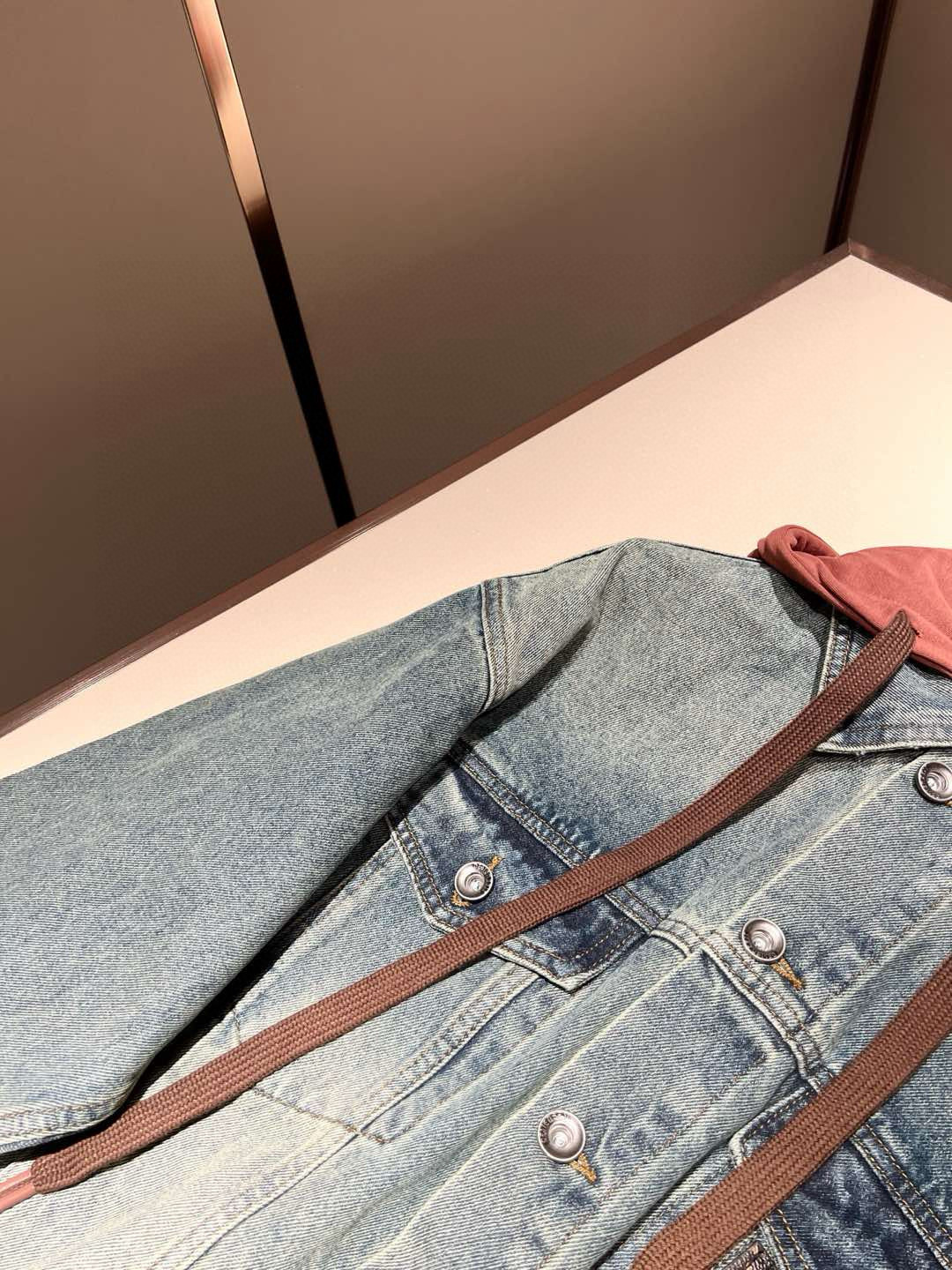 Louis Vuit*on 路易*登 2025秋冬新款轻奢男女同款👫牛仔夹克外套，路易家族的新高端，细节