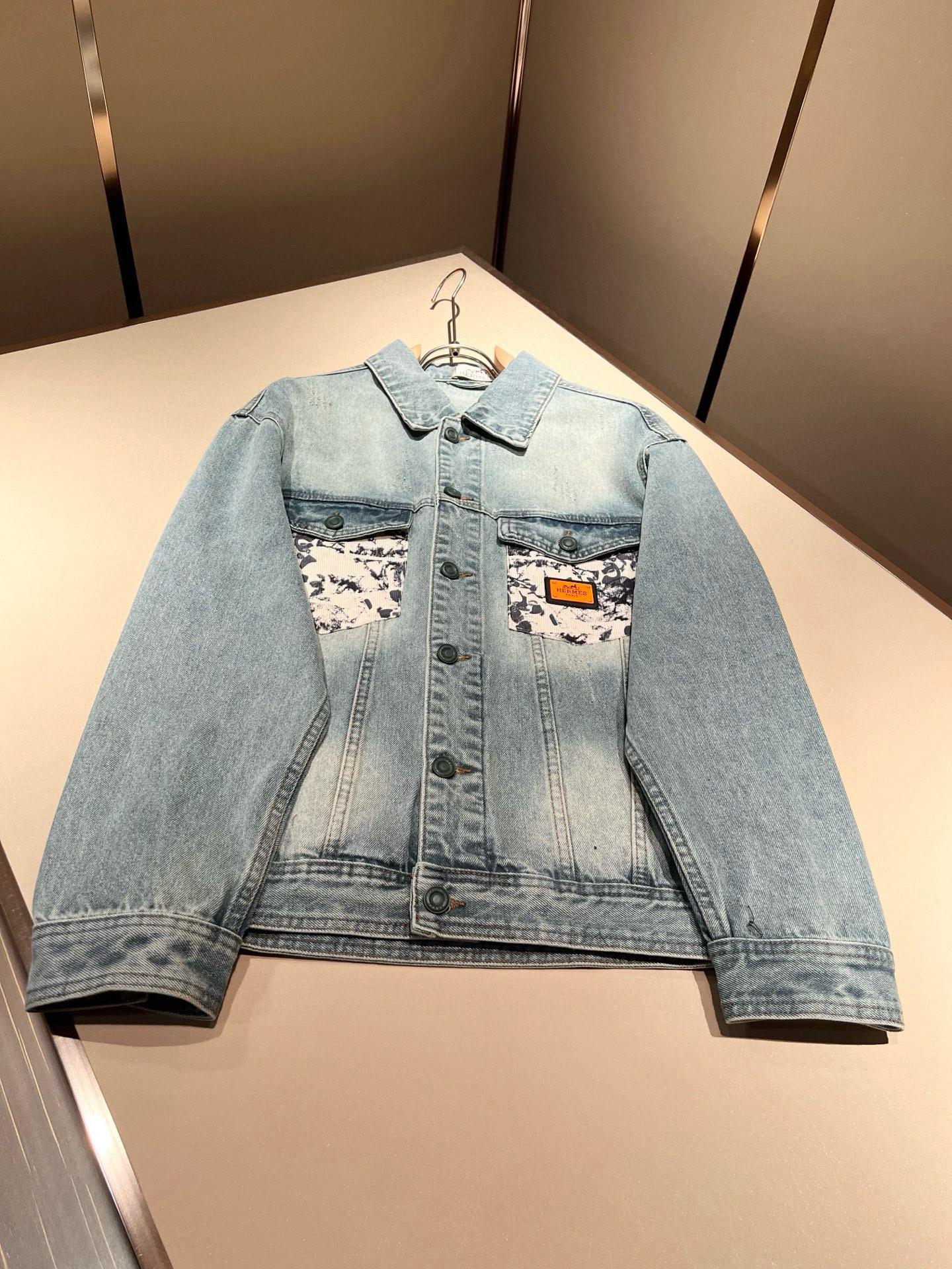 Her*mes爱*仕2025秋冬新款牛仔夹克外套，全新升级百搭基础款，低调奢华，品格之选！甄选优质牛仔面