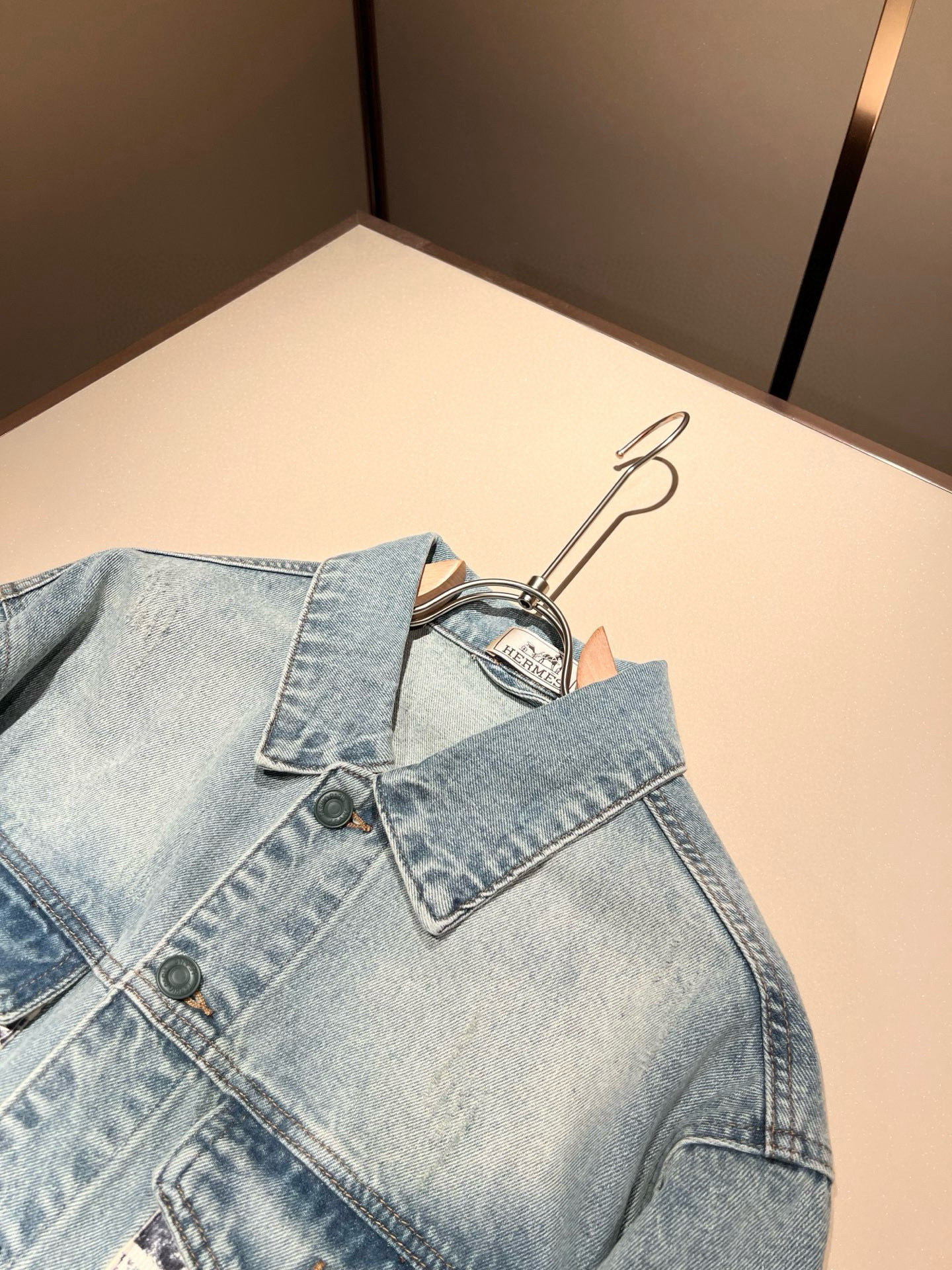 Her*mes爱*仕2025秋冬新款牛仔夹克外套，全新升级百搭基础款，低调奢华，品格之选！甄选优质牛仔面