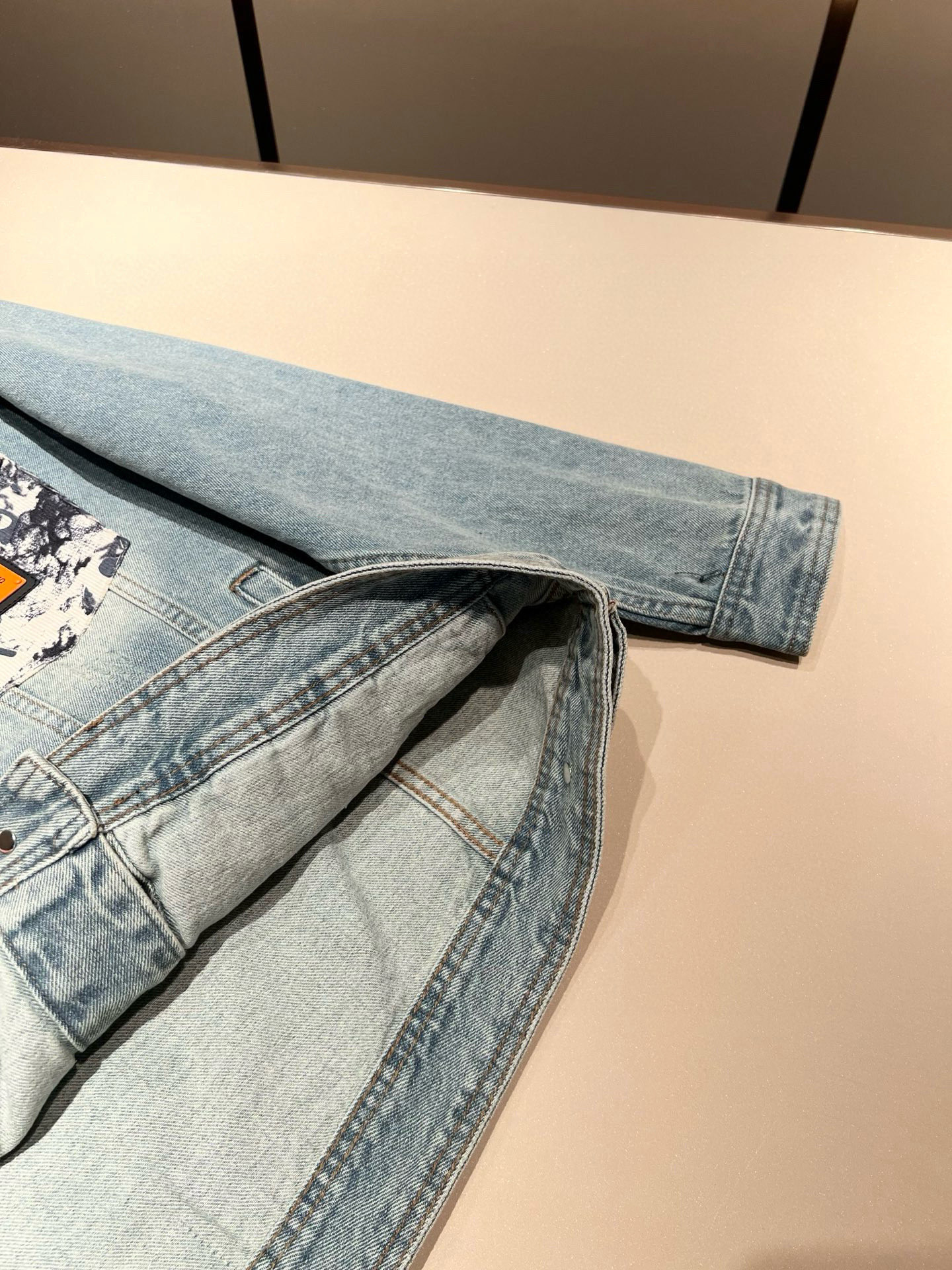 Her*mes爱*仕2025秋冬新款牛仔夹克外套，全新升级百搭基础款，低调奢华，品格之选！甄选优质牛仔面