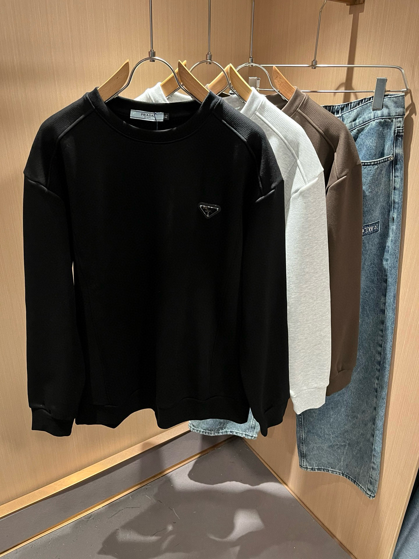 PRAD*A普*达⚠️加绒款！2025秋冬新款男女同款👫长袖卫衣，最新款全网独家首上！！~既经典有时尚百