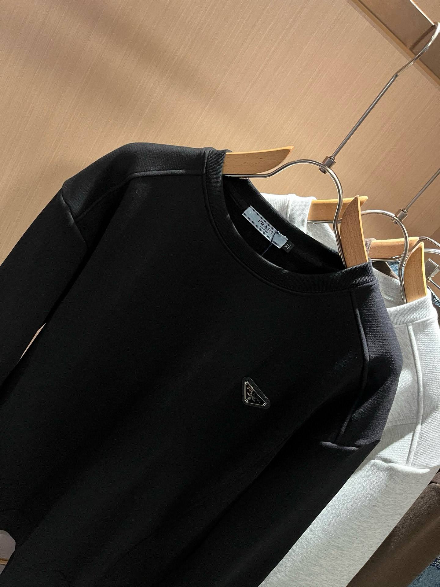 PRAD*A普*达⚠️加绒款！2025秋冬新款男女同款👫长袖卫衣，最新款全网独家首上！！~既经典有时尚百