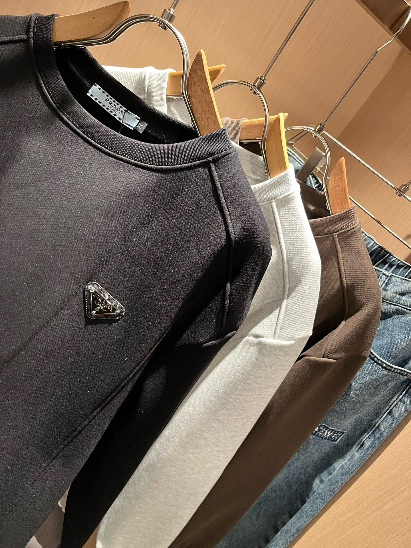 PRAD*A普*达⚠️加绒款！2025秋冬新款男女同款👫长袖卫衣，最新款全网独家首上！！~既经典有时尚百