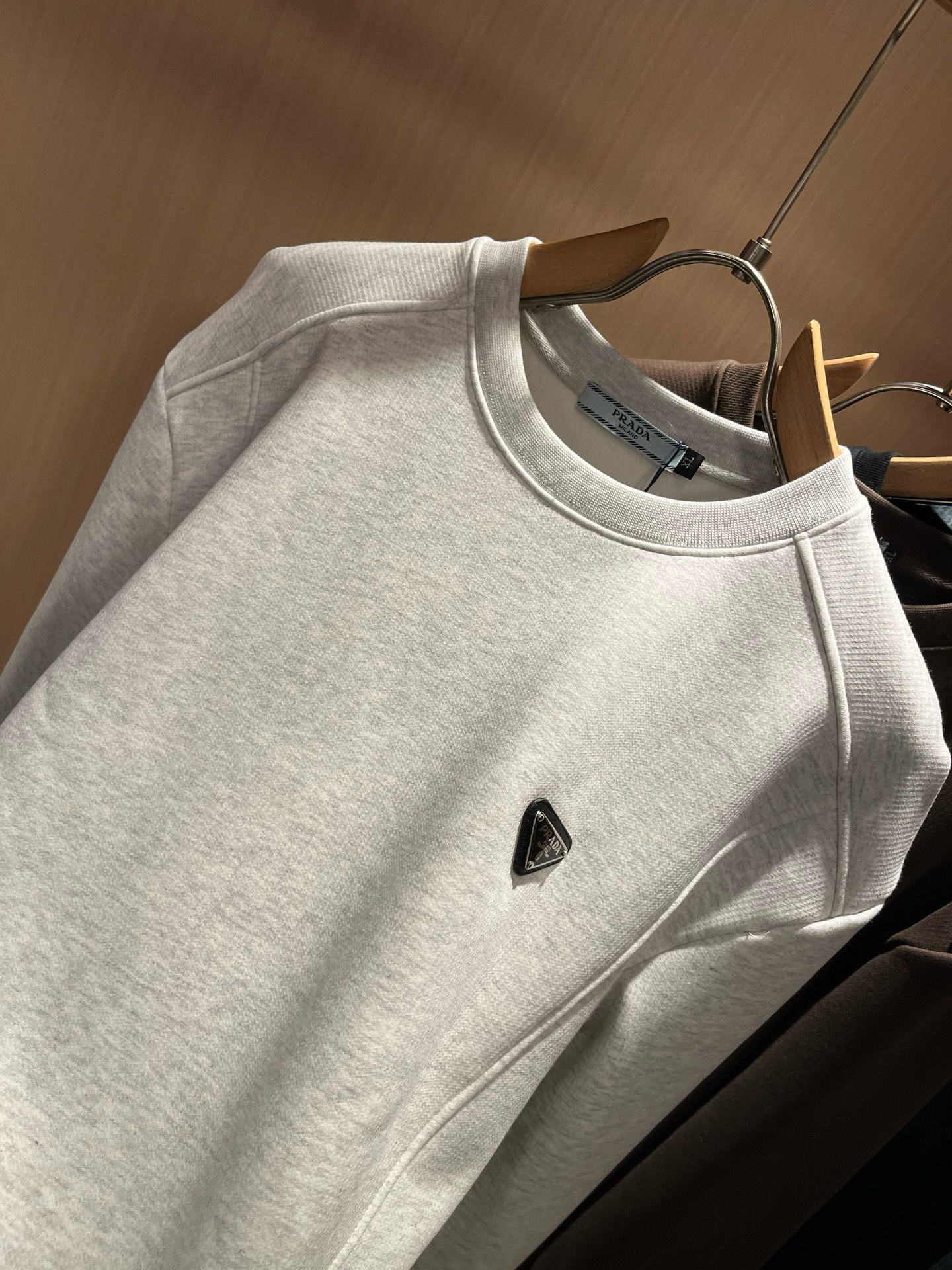 PRAD*A普*达⚠️加绒款！2025秋冬新款男女同款👫长袖卫衣，最新款全网独家首上！！~既经典有时尚百