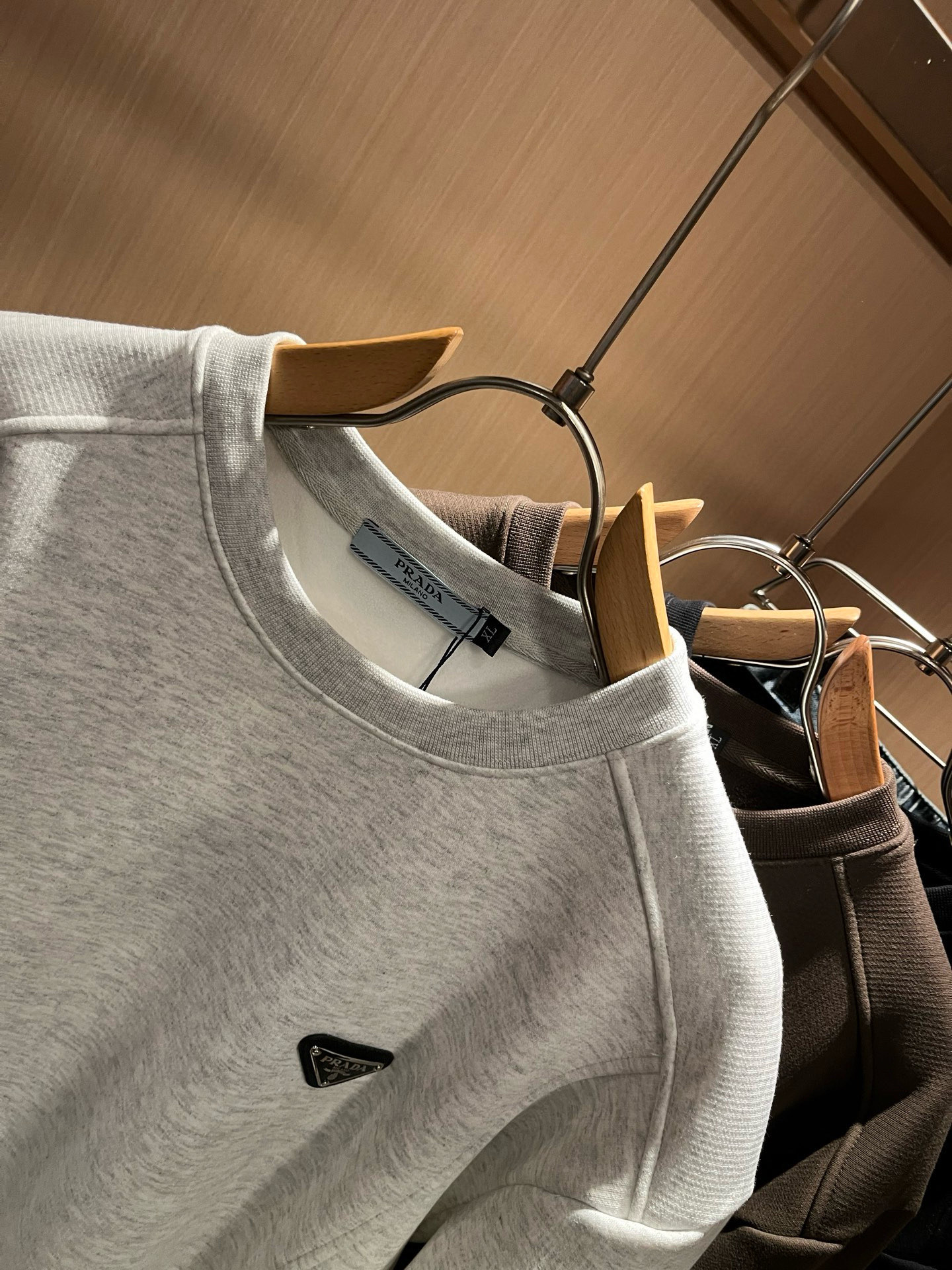 PRAD*A普*达⚠️加绒款！2025秋冬新款男女同款👫长袖卫衣，最新款全网独家首上！！~既经典有时尚百