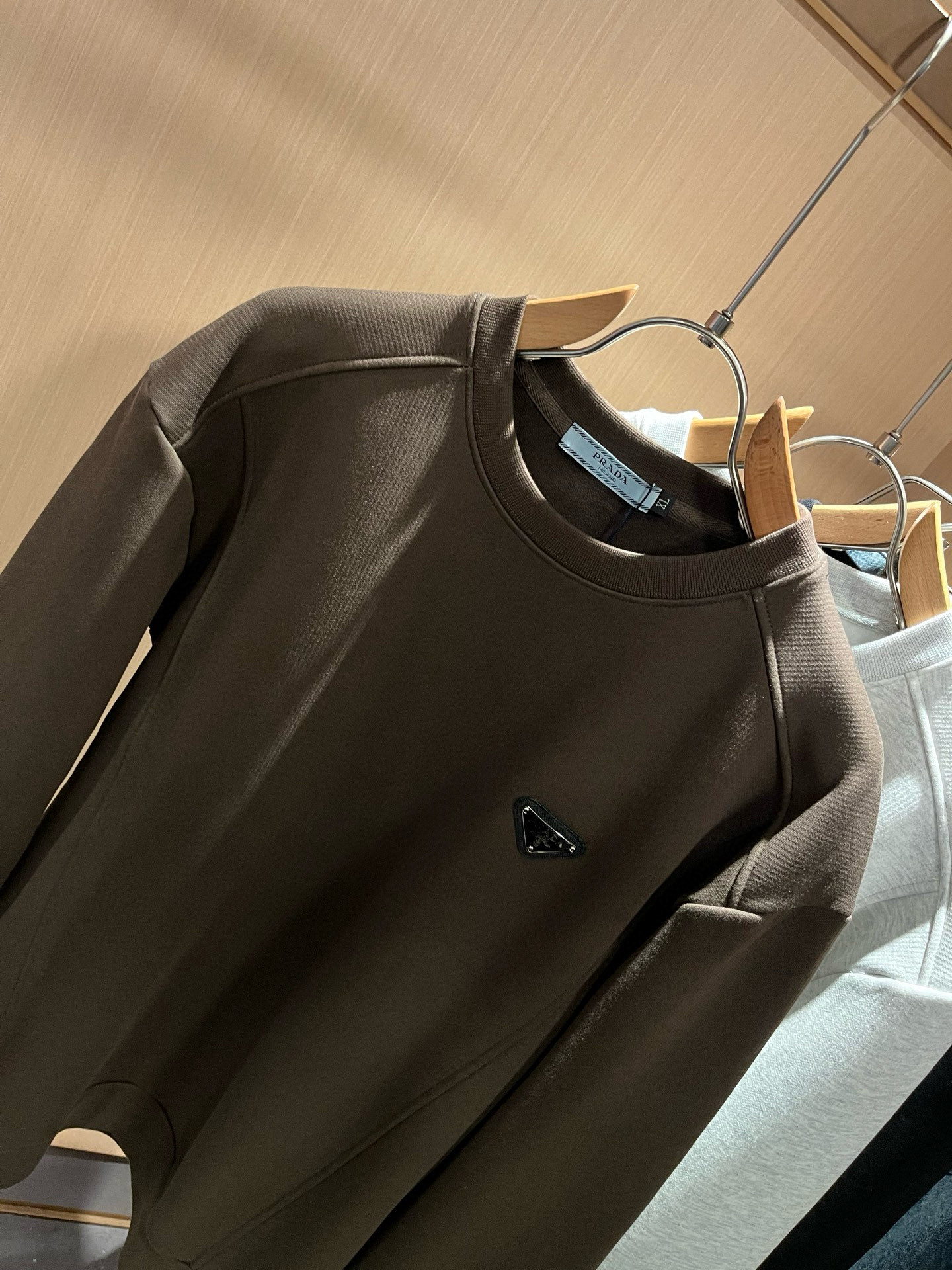 PRAD*A普*达⚠️加绒款！2025秋冬新款男女同款👫长袖卫衣，最新款全网独家首上！！~既经典有时尚百