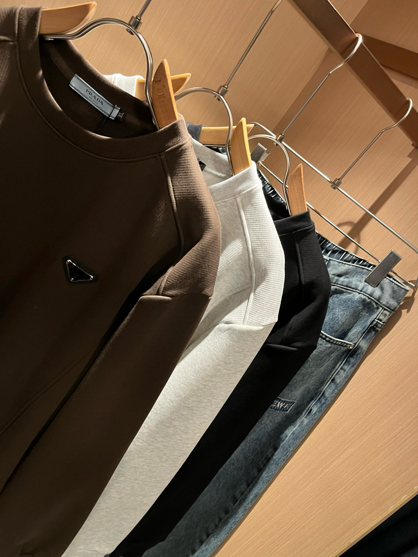 PRAD*A普*达⚠️加绒款！2025秋冬新款男女同款👫长袖卫衣，最新款全网独家首上！！~既经典有时尚百