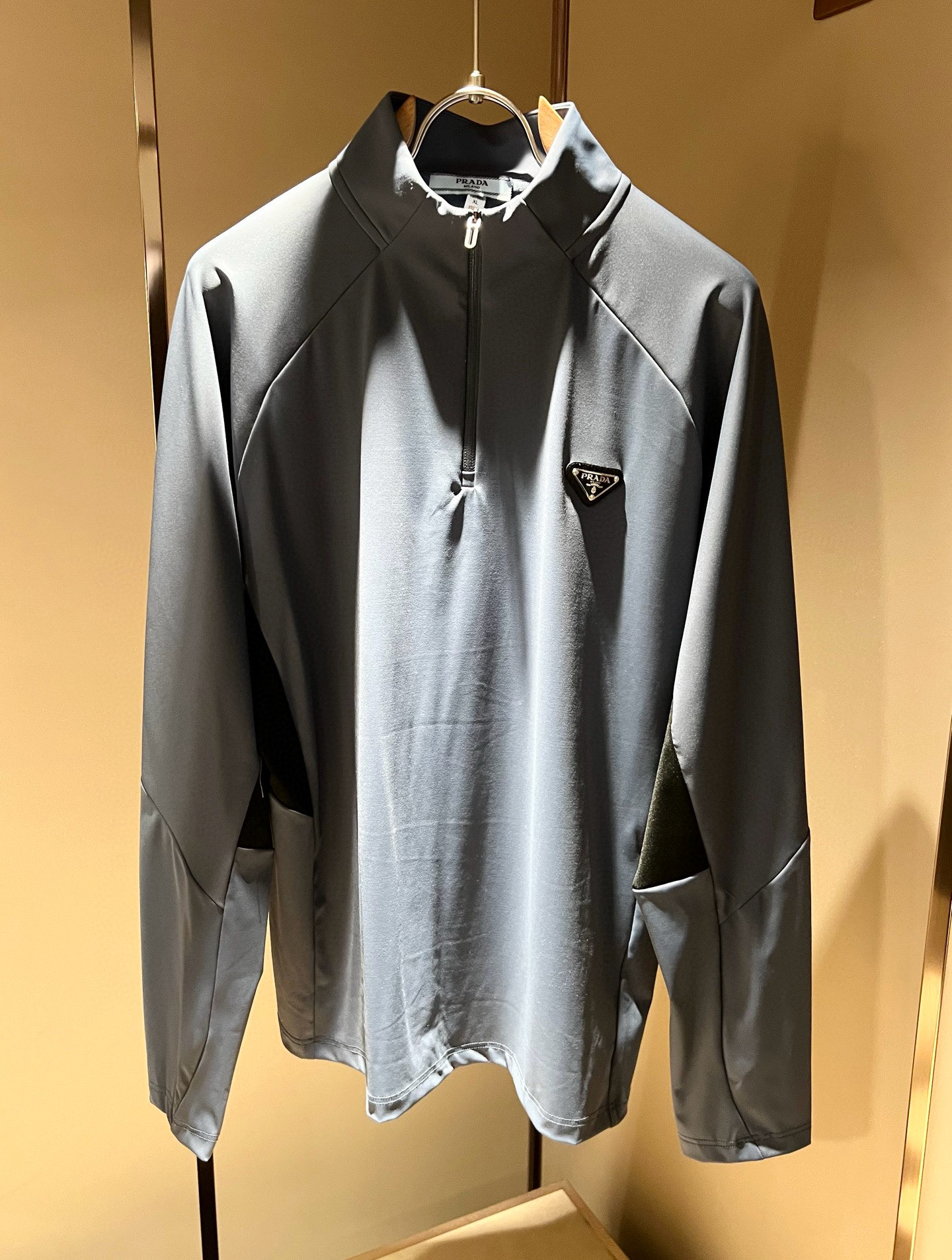 Prad*普*达 2025秋冬季新款经典元素短袖Polo衫，经典大方的款式，可以穿十年都还是流行的那种，