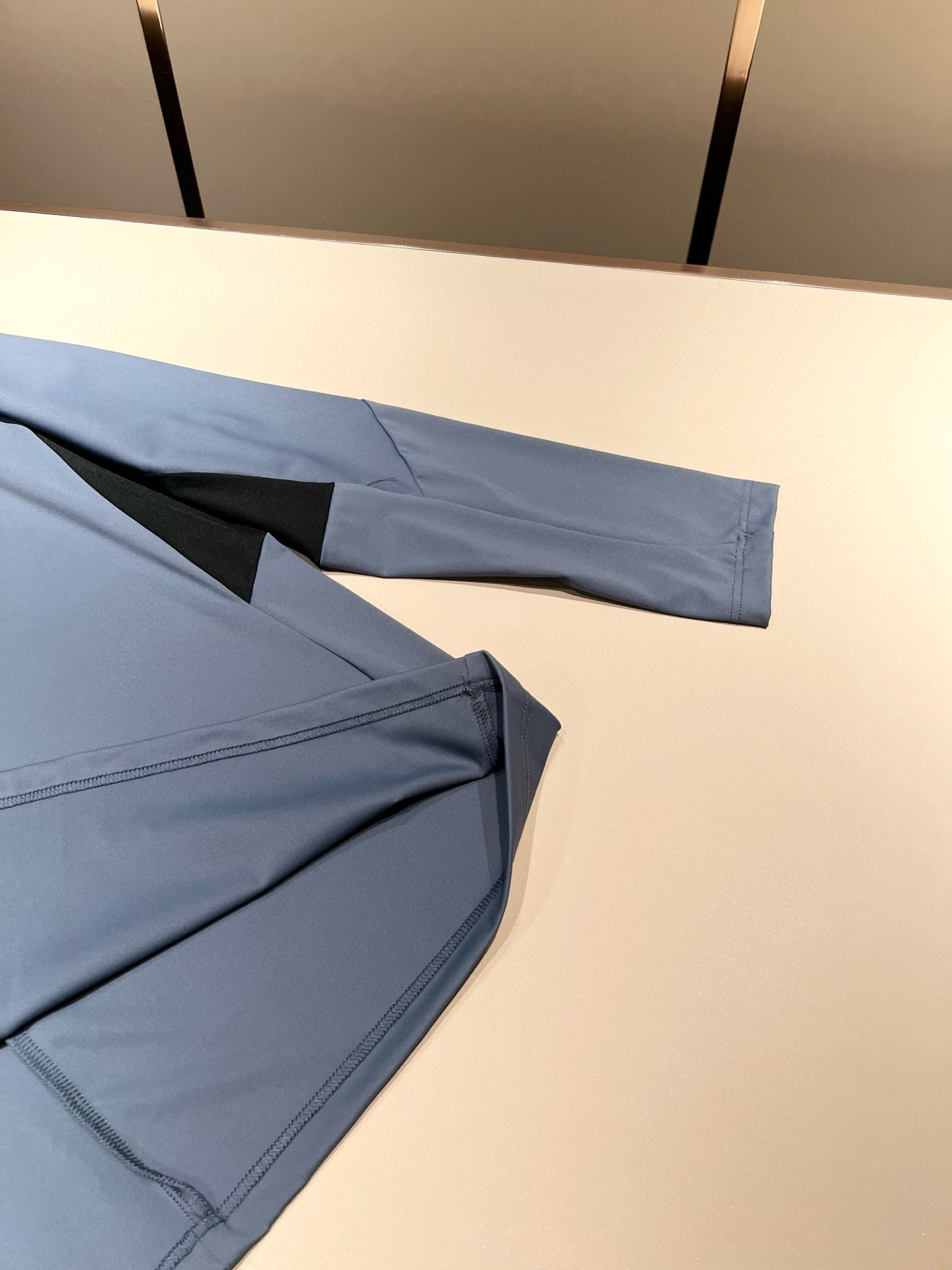 Prad*普*达 2025秋冬季新款经典元素短袖Polo衫，经典大方的款式，可以穿十年都还是流行的那种，