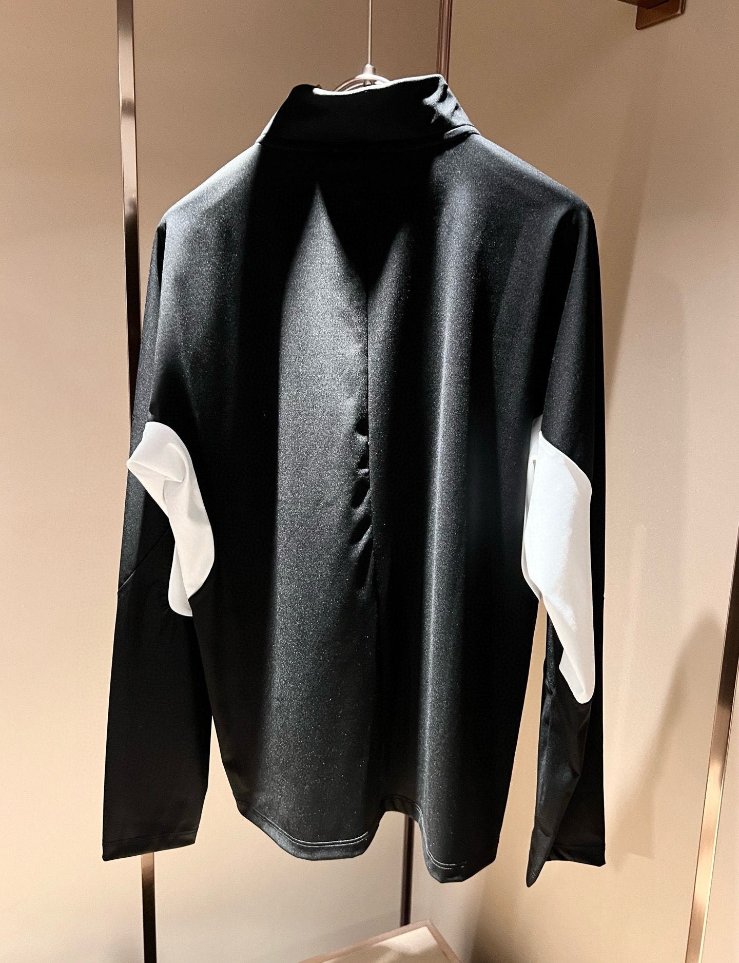 Prad*普*达 2025秋冬季新款经典元素短袖Polo衫，经典大方的款式，可以穿十年都还是流行的那种，