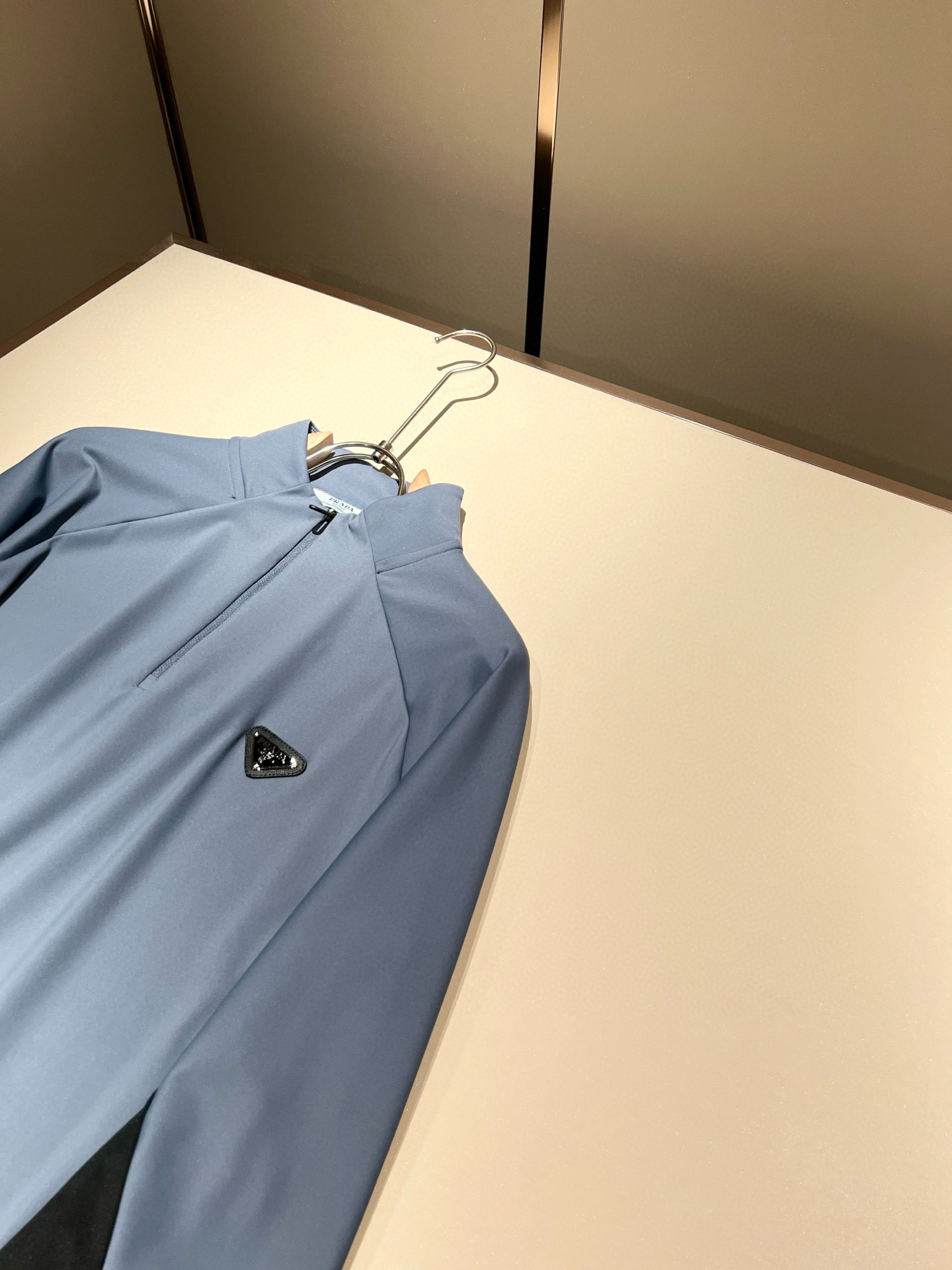 Prad*普*达 2025秋冬季新款经典元素短袖Polo衫，经典大方的款式，可以穿十年都还是流行的那种，