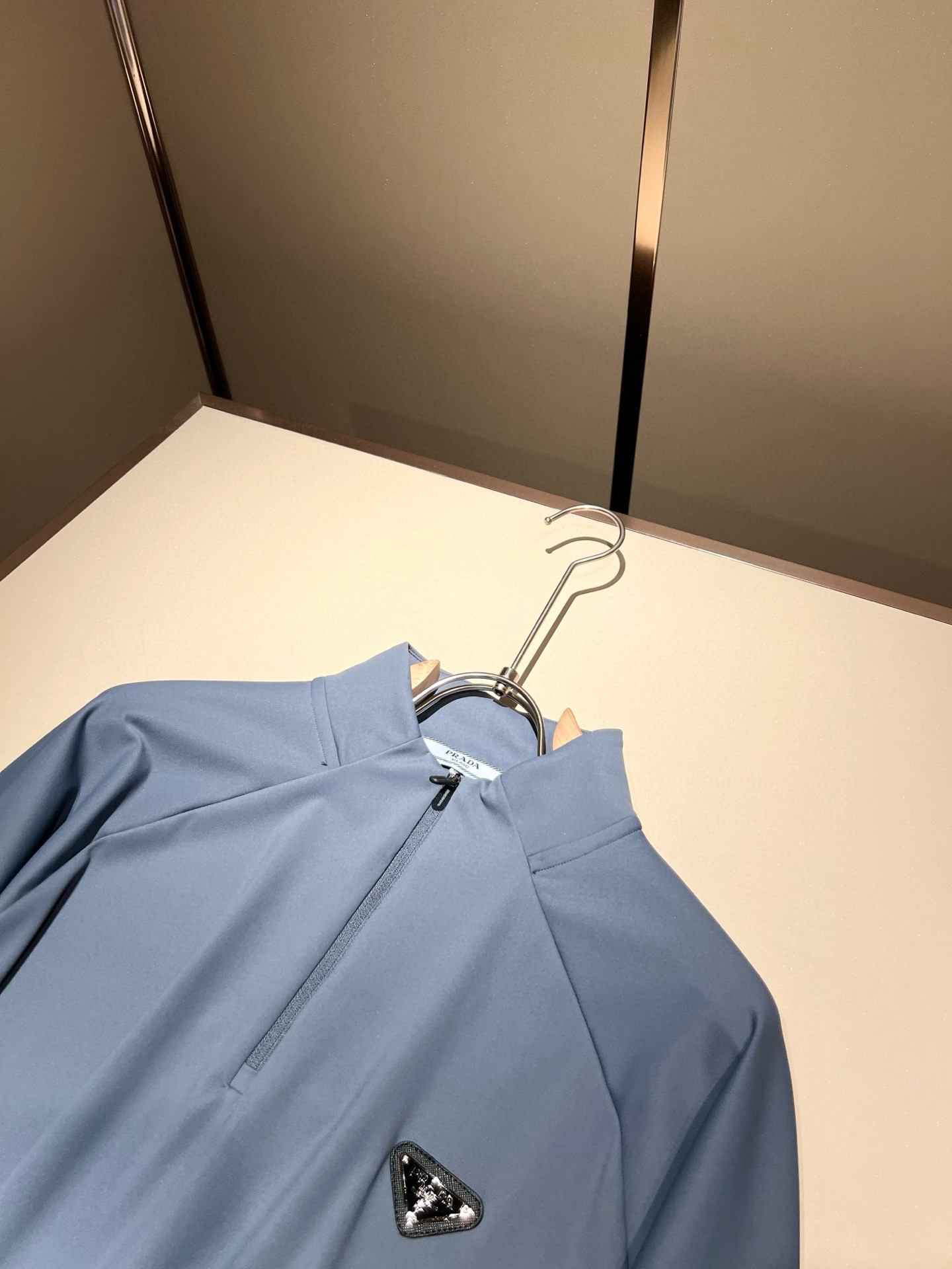 Prad*普*达 2025秋冬季新款经典元素短袖Polo衫，经典大方的款式，可以穿十年都还是流行的那种，