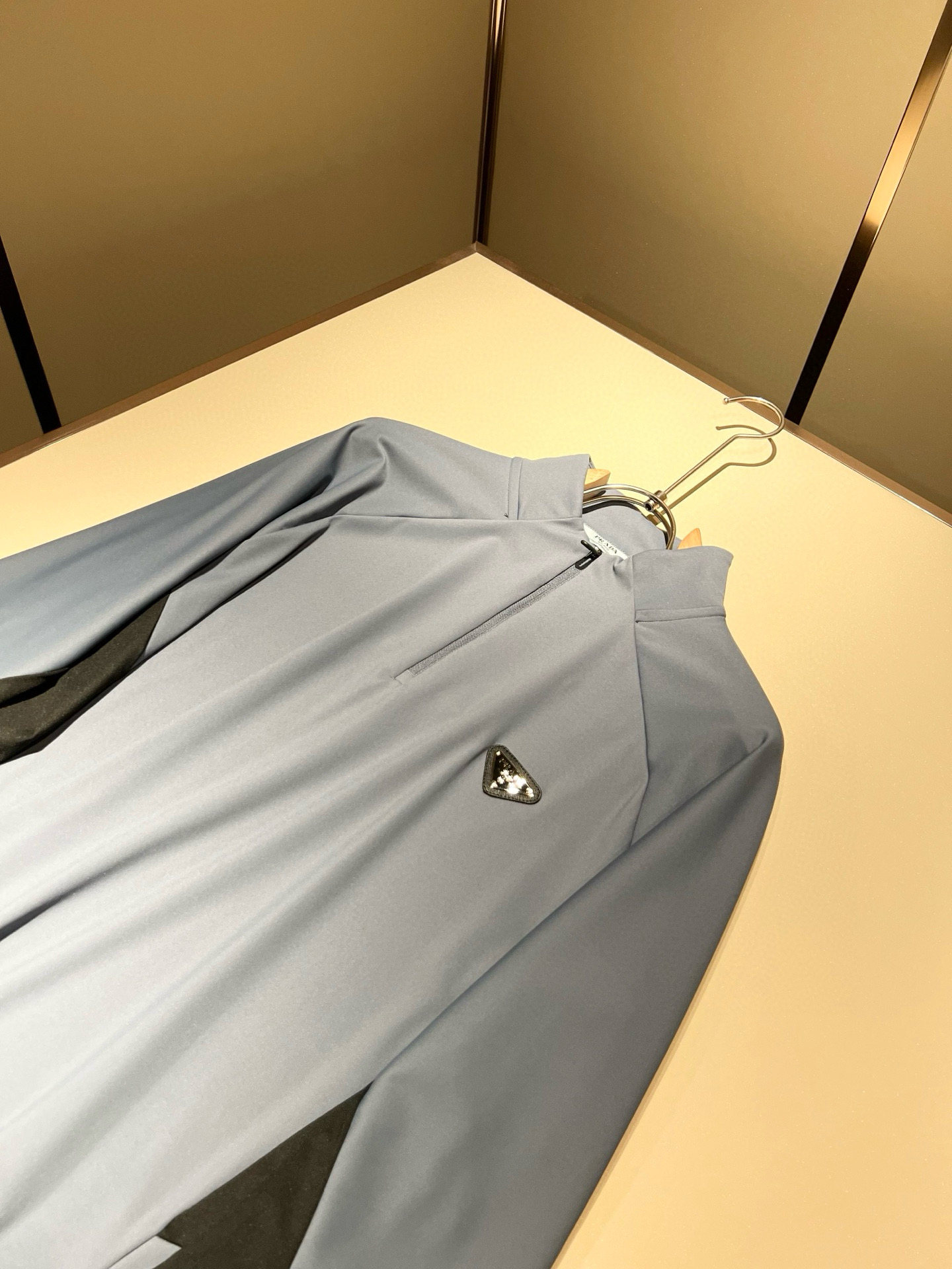 Prad*普*达 2025秋冬季新款经典元素短袖Polo衫，经典大方的款式，可以穿十年都还是流行的那种，