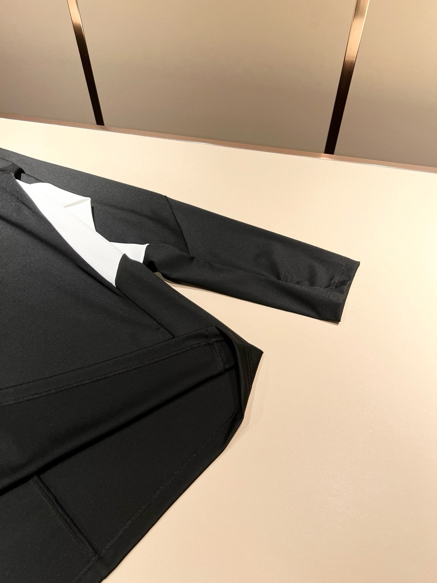 Prad*普*达 2025秋冬季新款经典元素短袖Polo衫，经典大方的款式，可以穿十年都还是流行的那种，