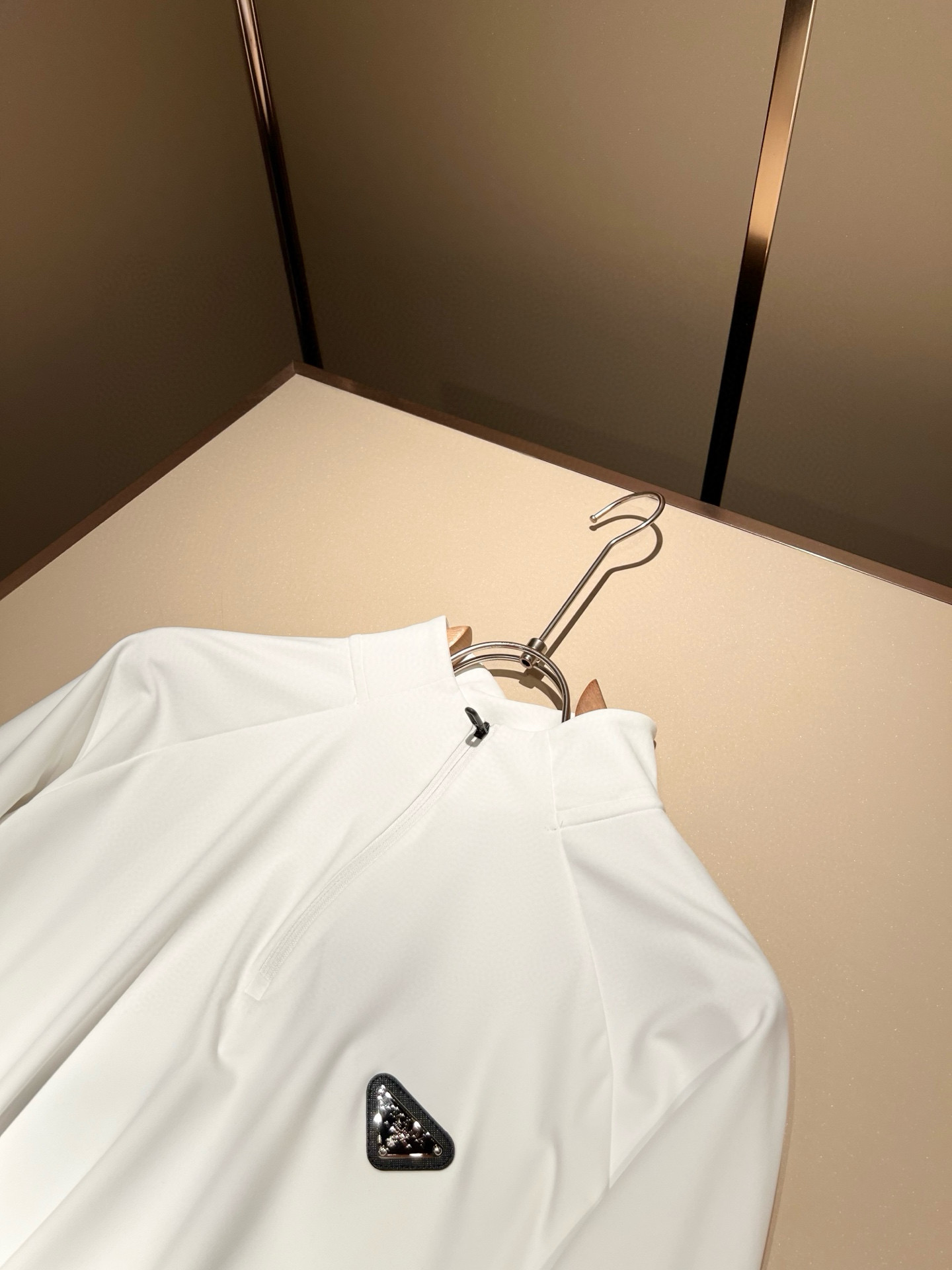 Prad*普*达 2025秋冬季新款经典元素短袖Polo衫，经典大方的款式，可以穿十年都还是流行的那种，