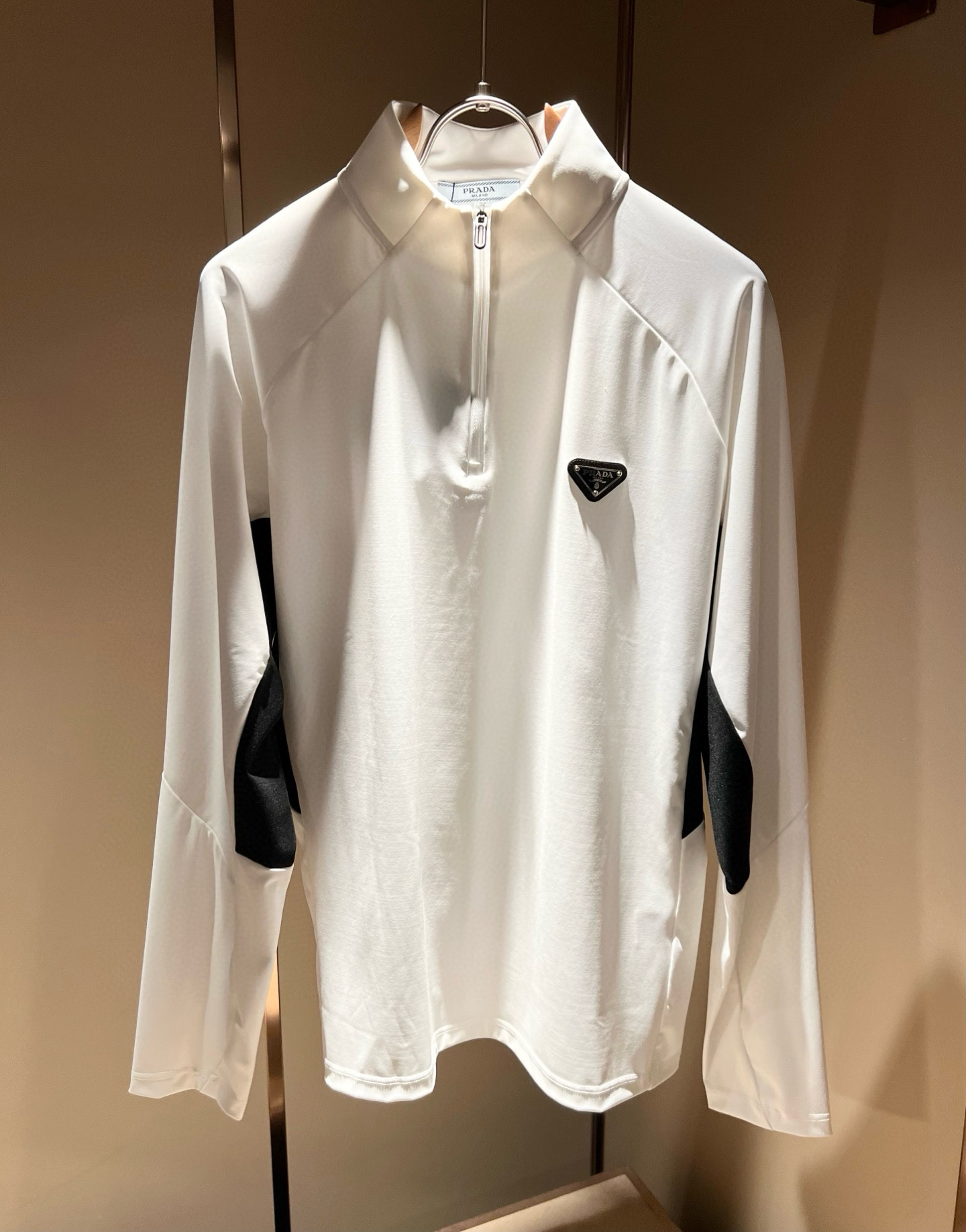 Prad*普*达 2025秋冬季新款经典元素短袖Polo衫，经典大方的款式，可以穿十年都还是流行的那种，