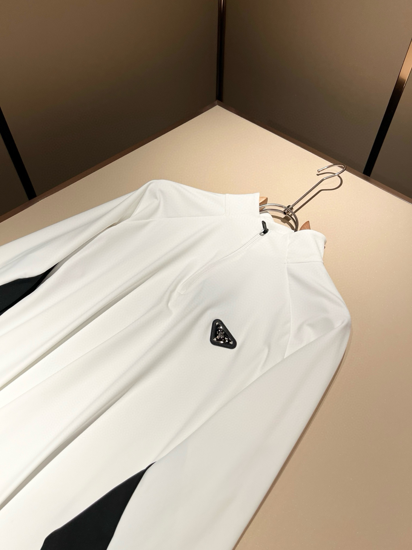 Prad*普*达 2025秋冬季新款经典元素短袖Polo衫，经典大方的款式，可以穿十年都还是流行的那种，