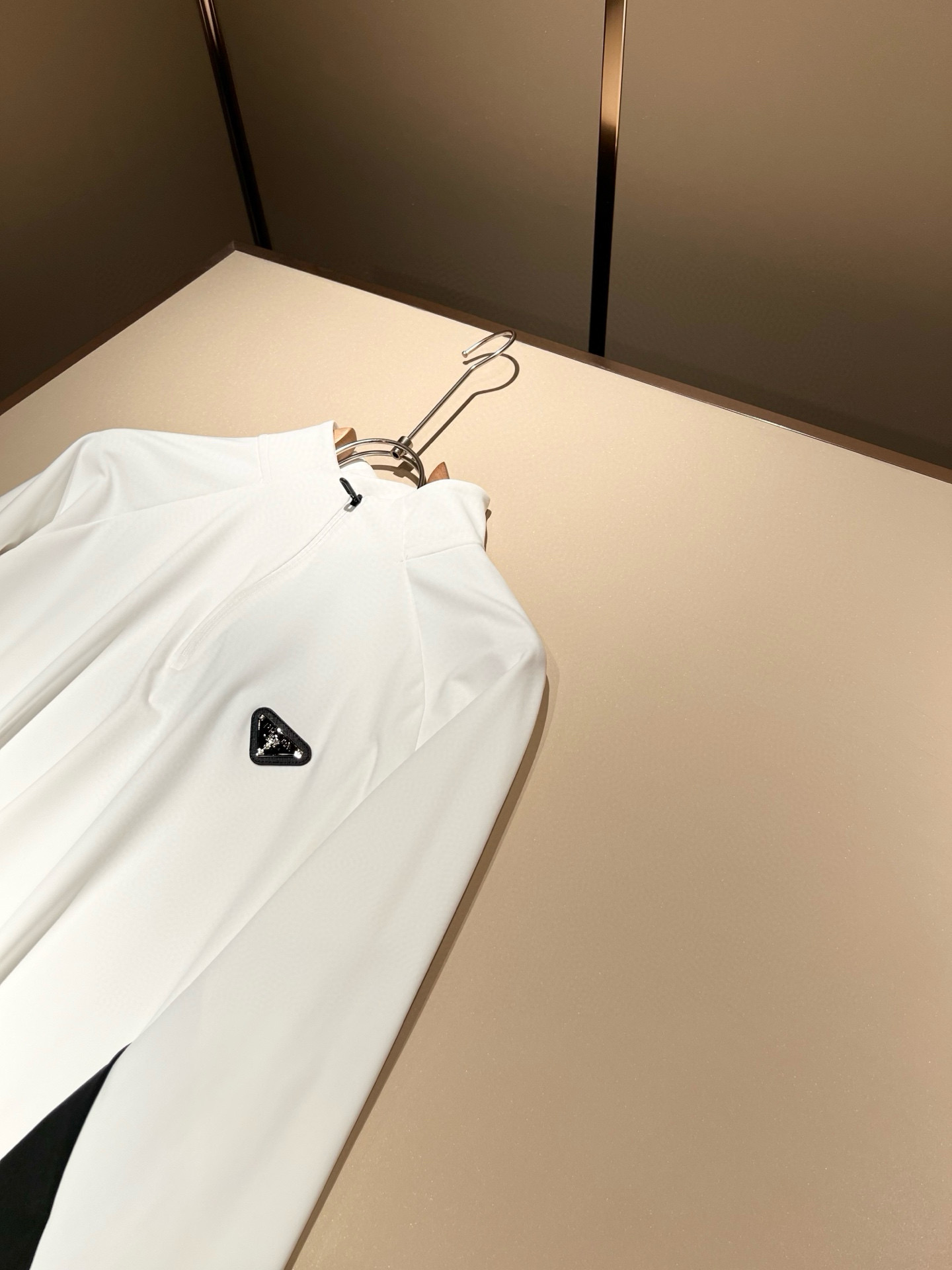 Prad*普*达 2025秋冬季新款经典元素短袖Polo衫，经典大方的款式，可以穿十年都还是流行的那种，