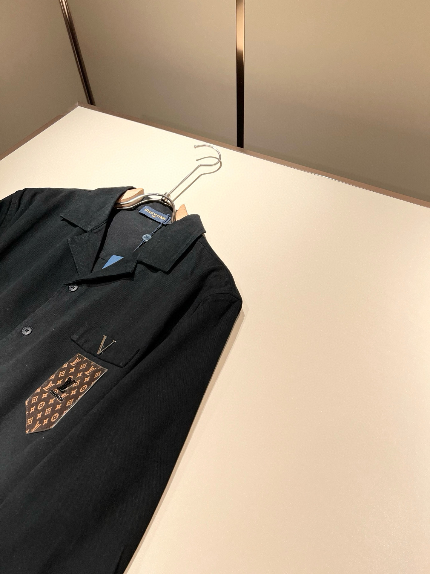 Louis Vuit*on 路易*登 2025秋冬新款轻奢男女同款👫衬衣，路易家族的新高端，细节品质永远