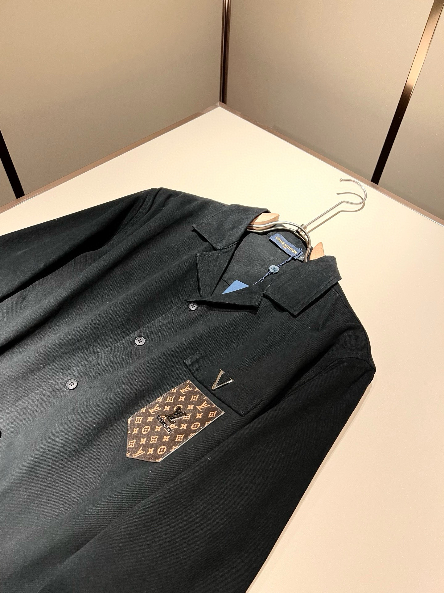 Louis Vuit*on 路易*登 2025秋冬新款轻奢男女同款👫衬衣，路易家族的新高端，细节品质永远