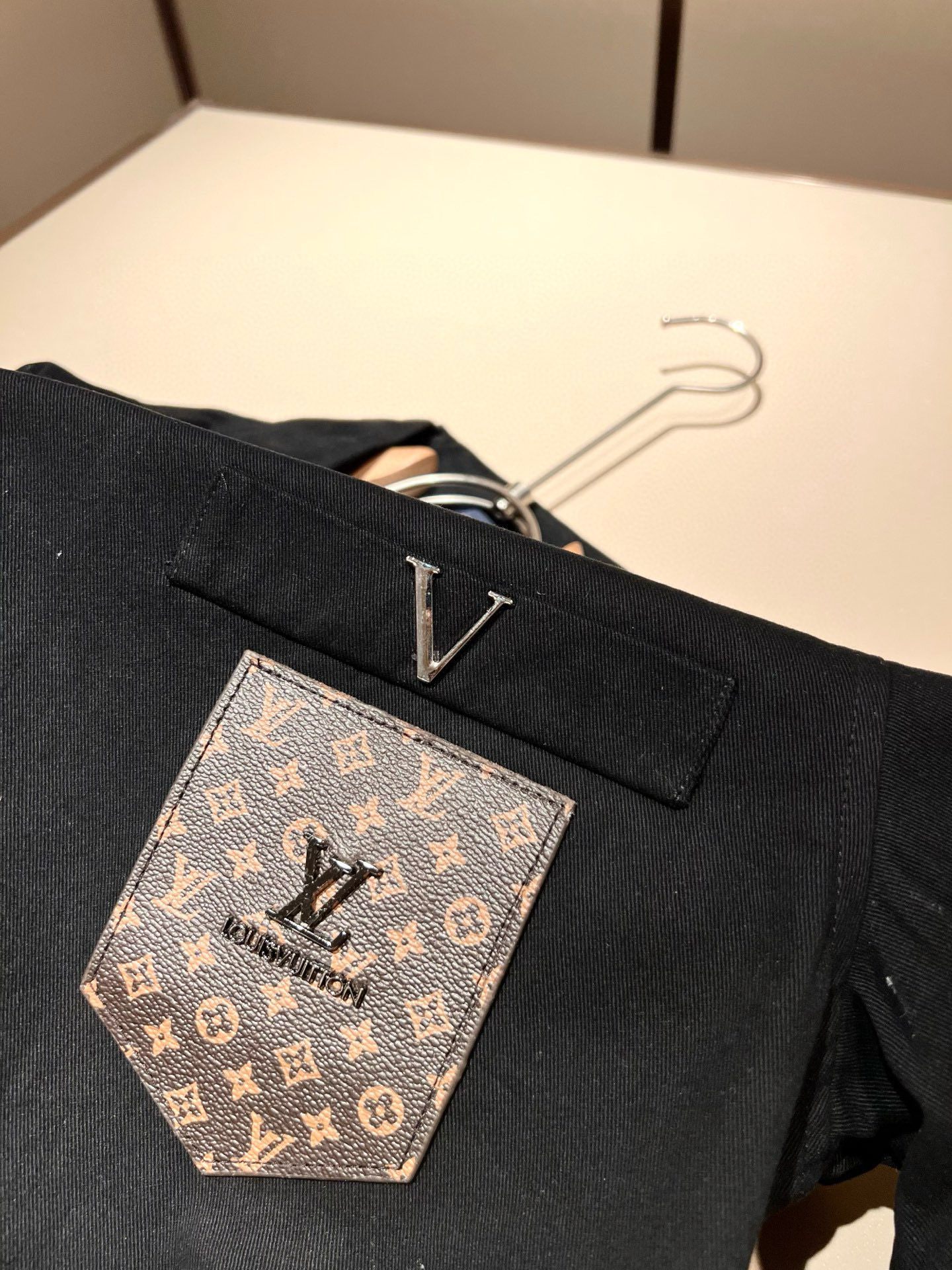 Louis Vuit*on 路易*登 2025秋冬新款轻奢男女同款👫衬衣，路易家族的新高端，细节品质永远