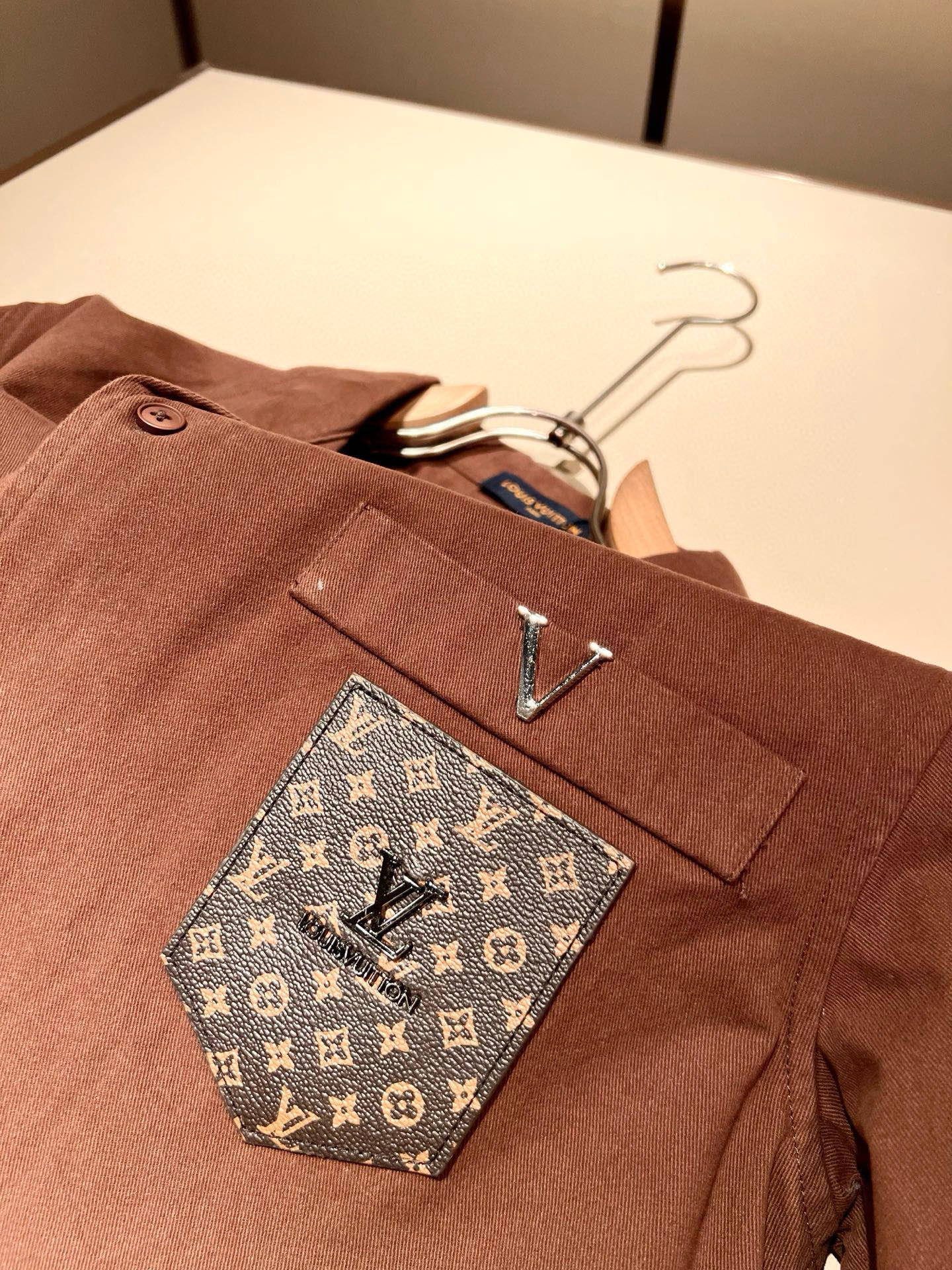 Louis Vuit*on 路易*登 2025秋冬新款轻奢男女同款👫衬衣，路易家族的新高端，细节品质永远