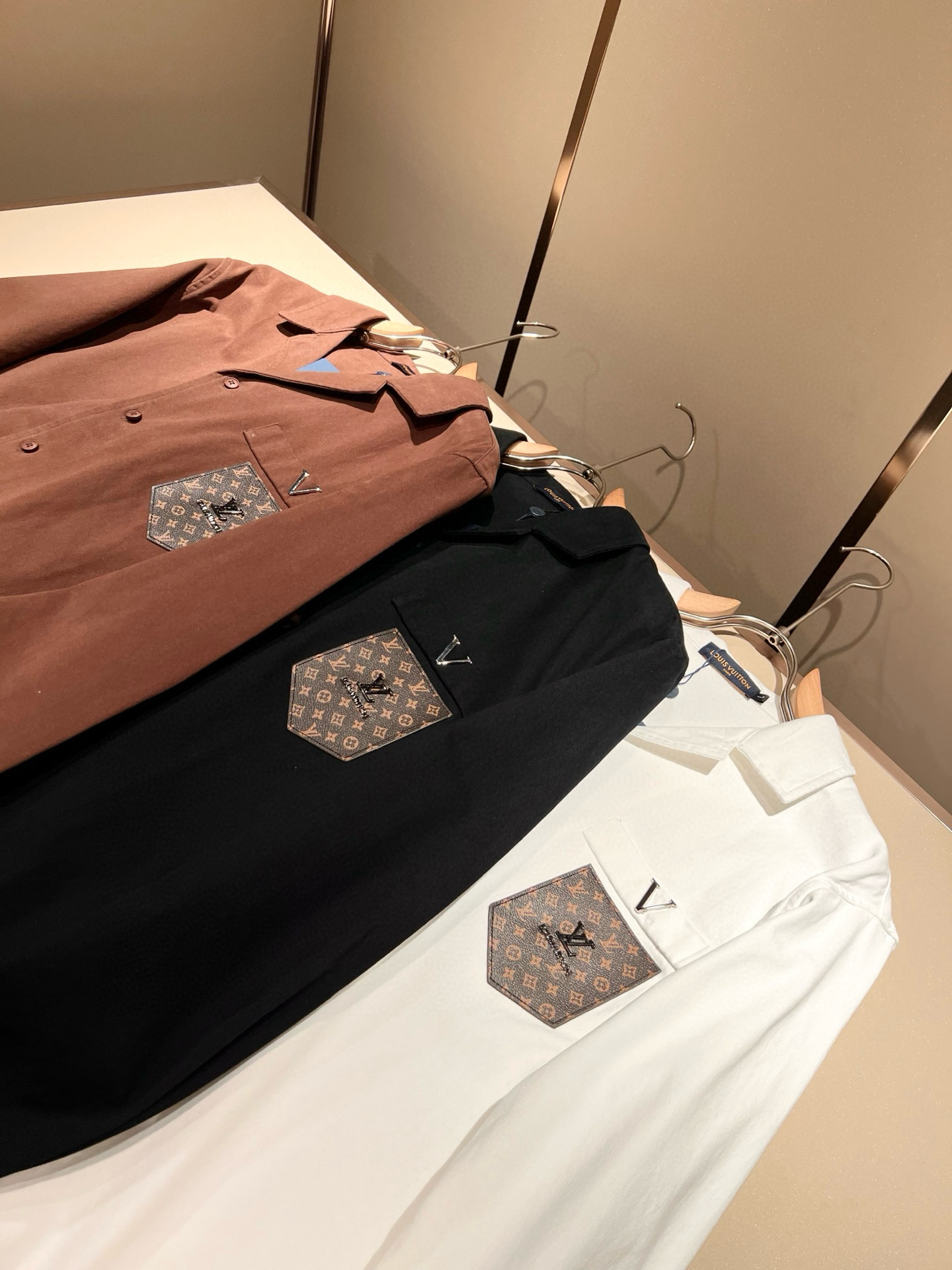 Louis Vuit*on 路易*登 2025秋冬新款轻奢男女同款👫衬衣，路易家族的新高端，细节品质永远