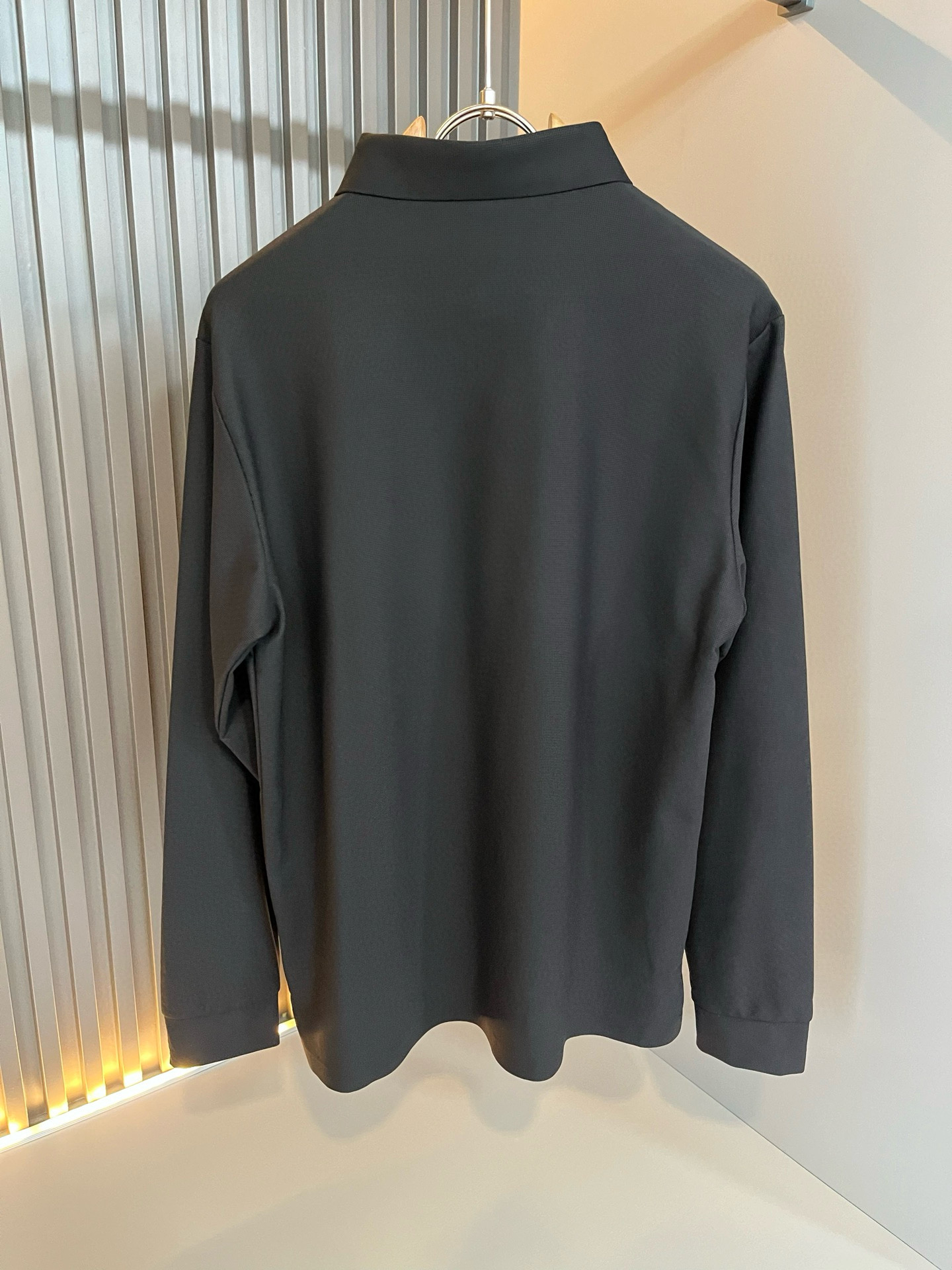 Louis Vuit*on路易*登2025秋冬新款长袖Polo衫，最新工艺时尚元素设计理念！胸前logo