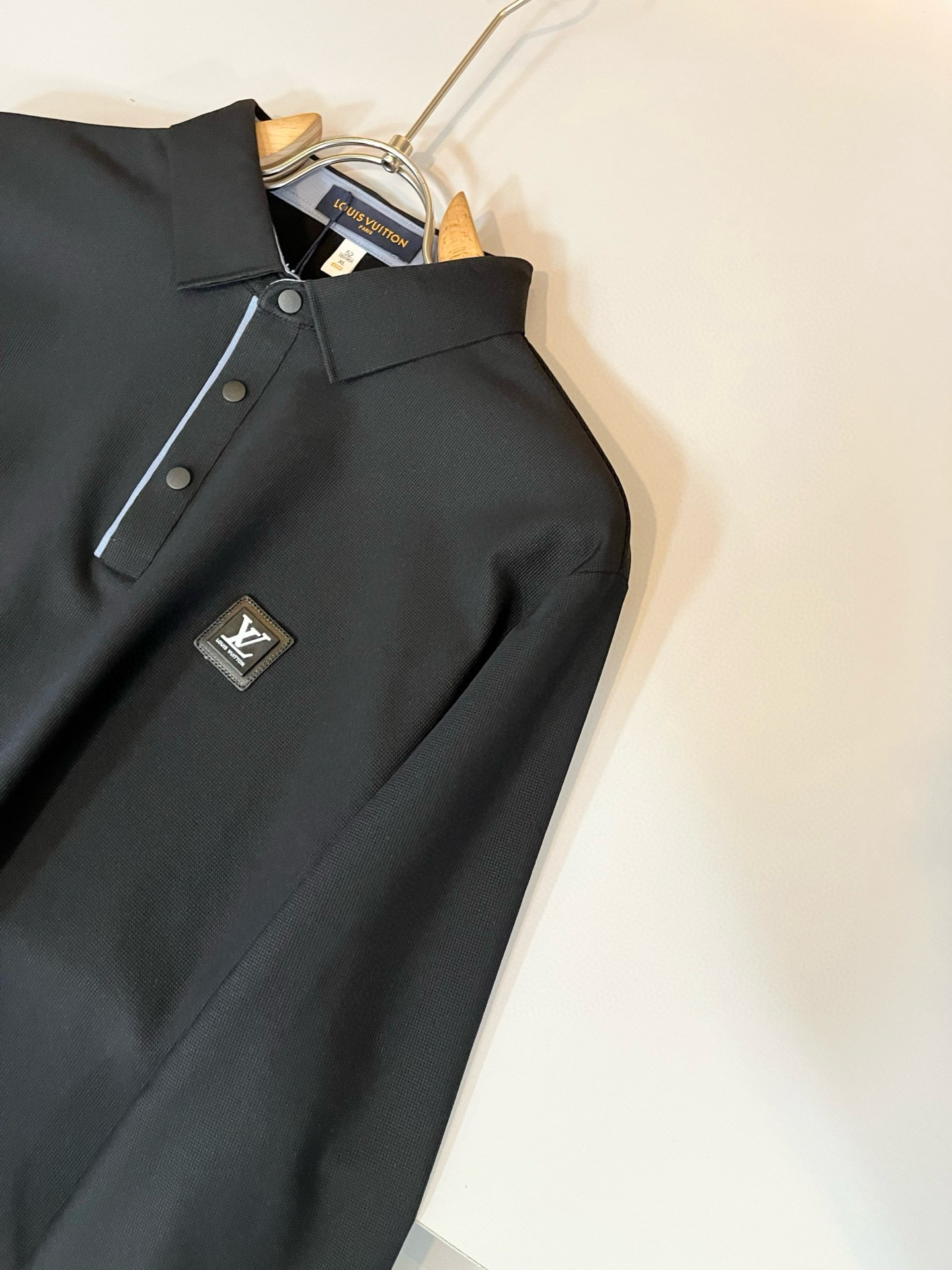 Louis Vuit*on路易*登2025秋冬新款长袖Polo衫，最新工艺时尚元素设计理念！胸前logo