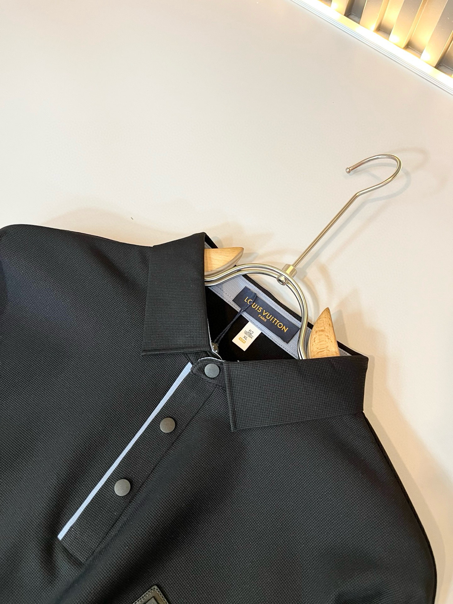 Louis Vuit*on路易*登2025秋冬新款长袖Polo衫，最新工艺时尚元素设计理念！胸前logo