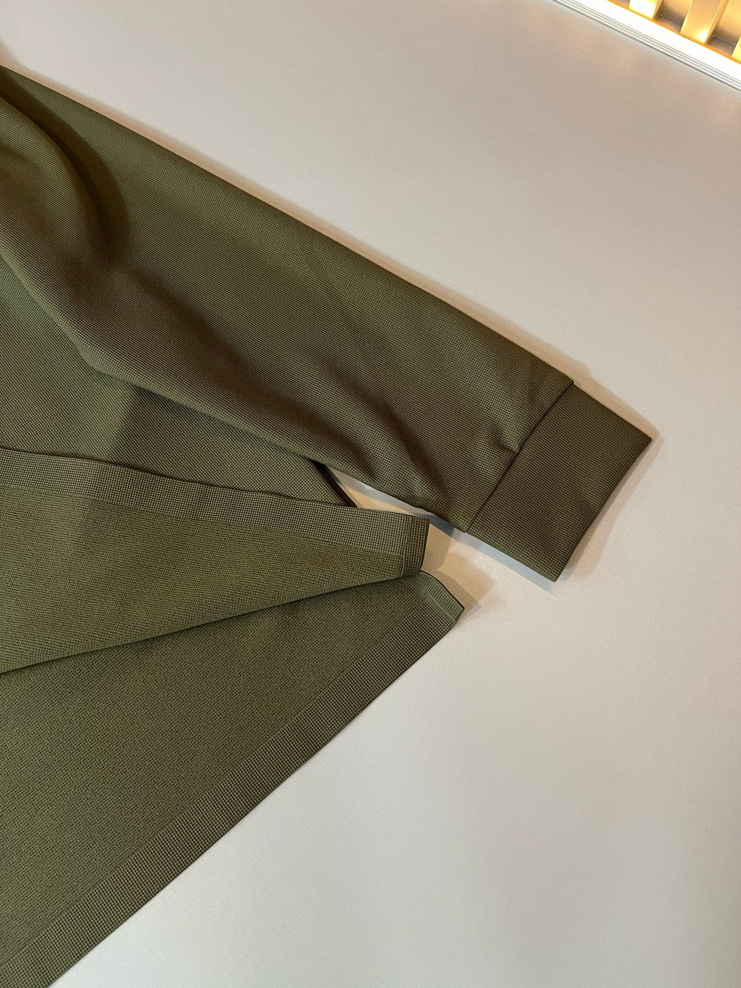 Louis Vuit*on路易*登2025秋季新款长袖Polo衫，最新工艺时尚元素设计理念！胸前logo