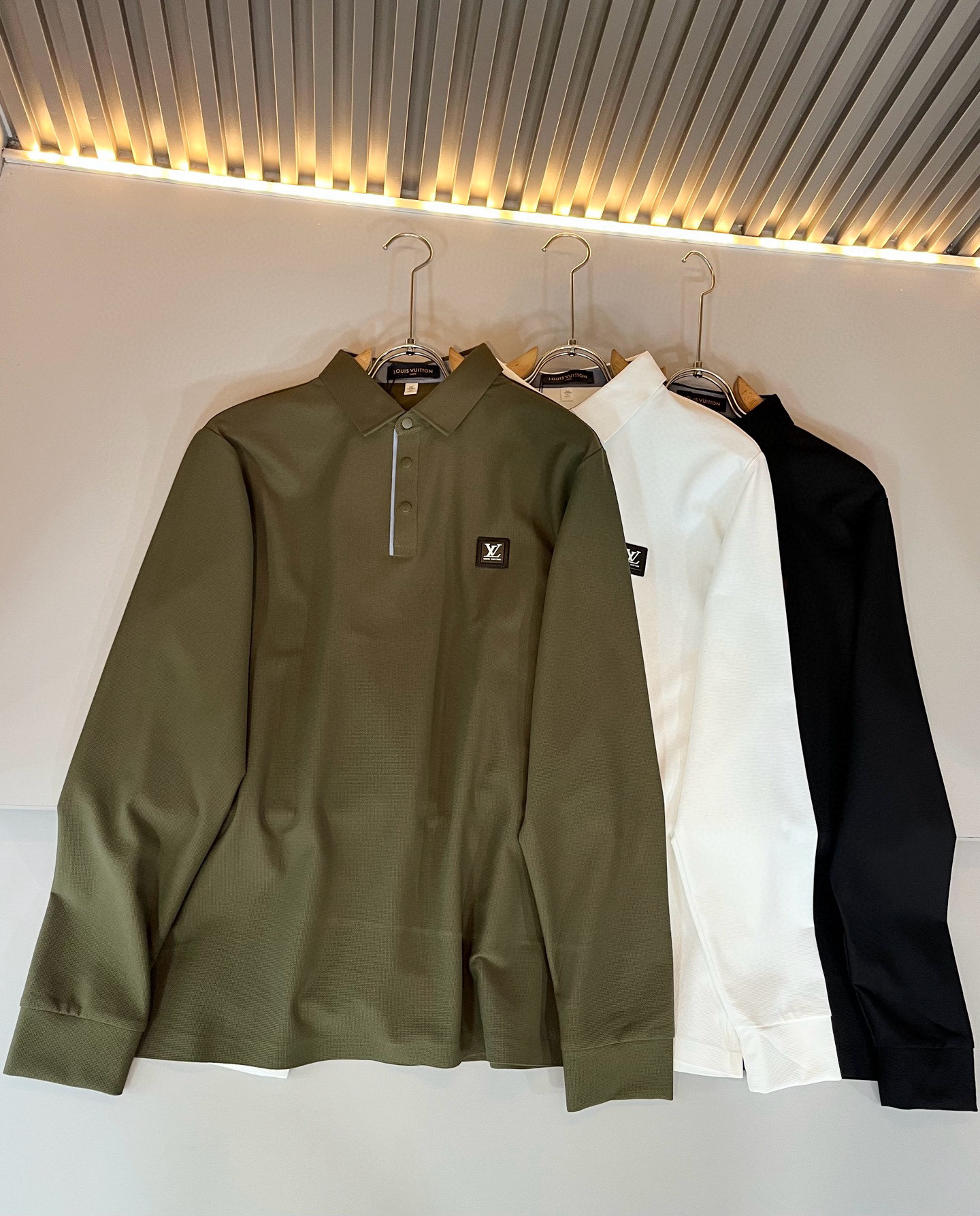 Louis Vuit*on路易*登2025秋季新款长袖Polo衫，最新工艺时尚元素设计理念！胸前logo