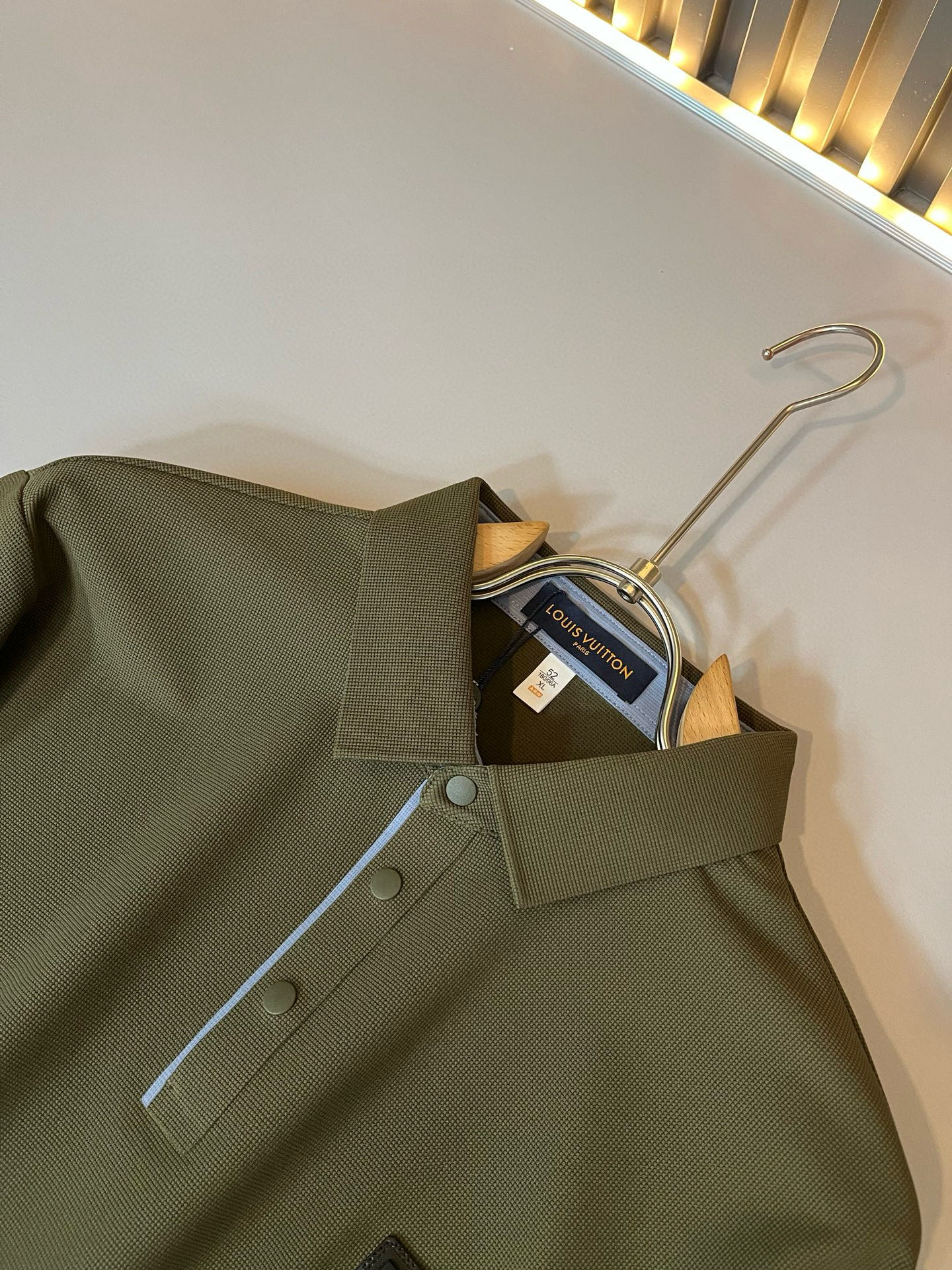 Louis Vuit*on路易*登2025秋季新款长袖Polo衫，最新工艺时尚元素设计理念！胸前logo